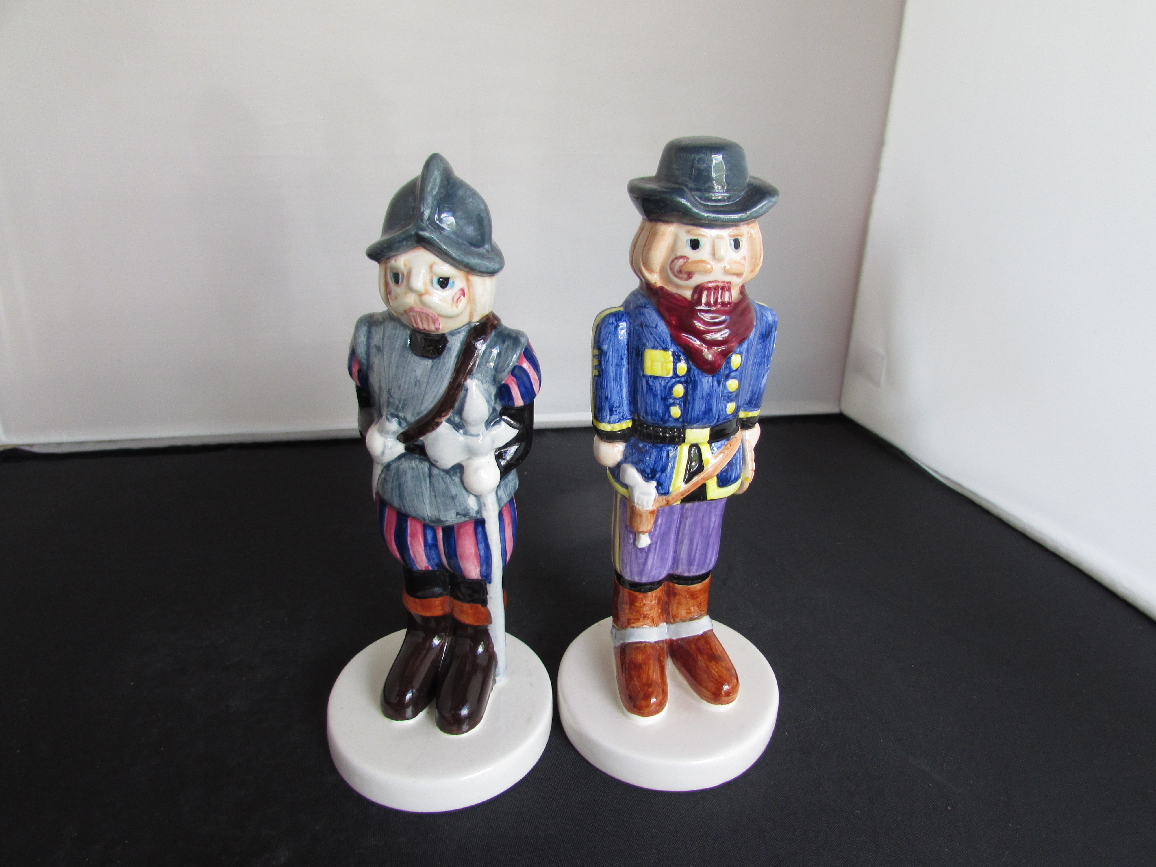 Cowboy and Soldier Nut Cracker Figurine set