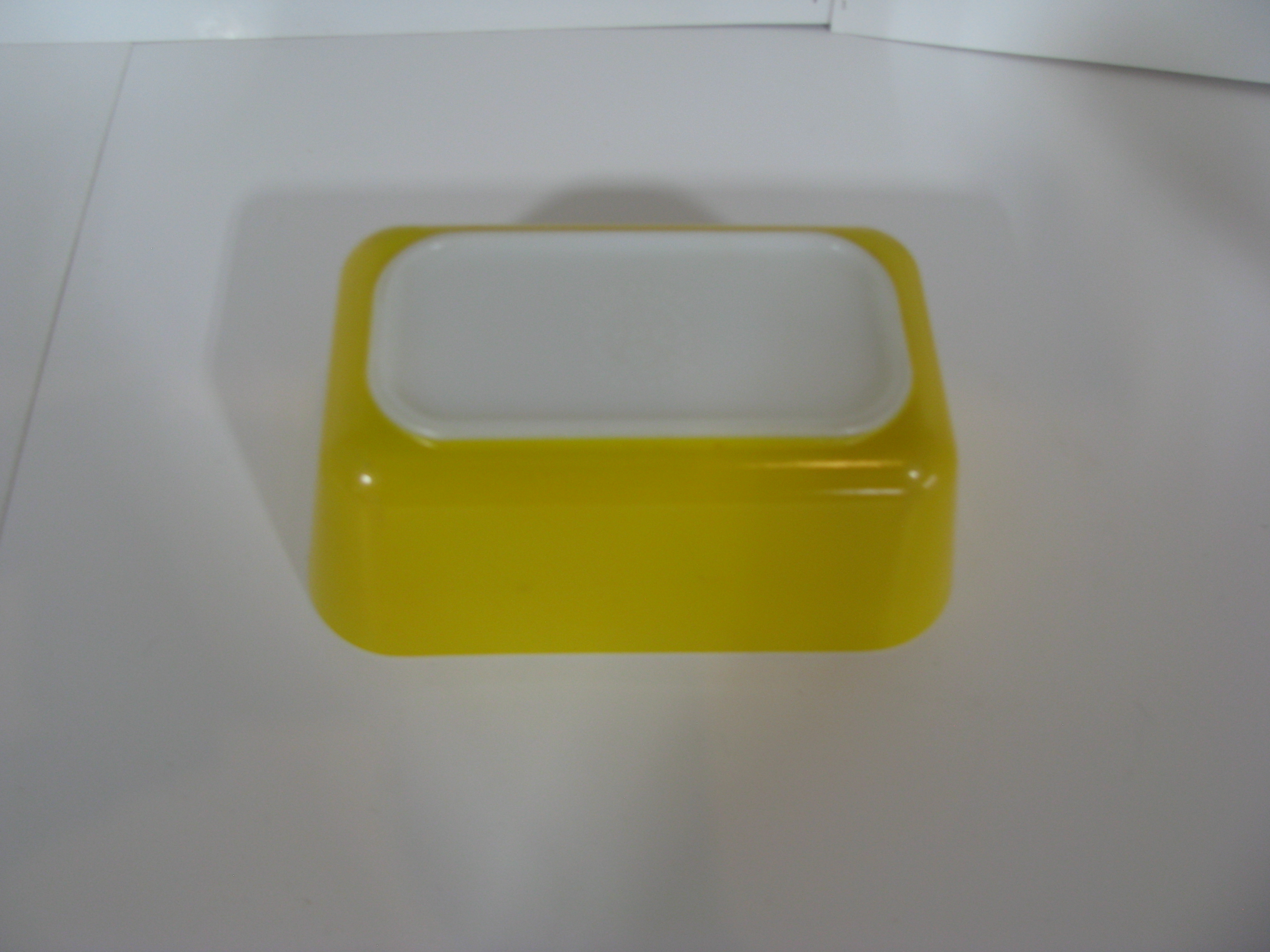 Vintage Pyrex Daisy Refrigerator Dish