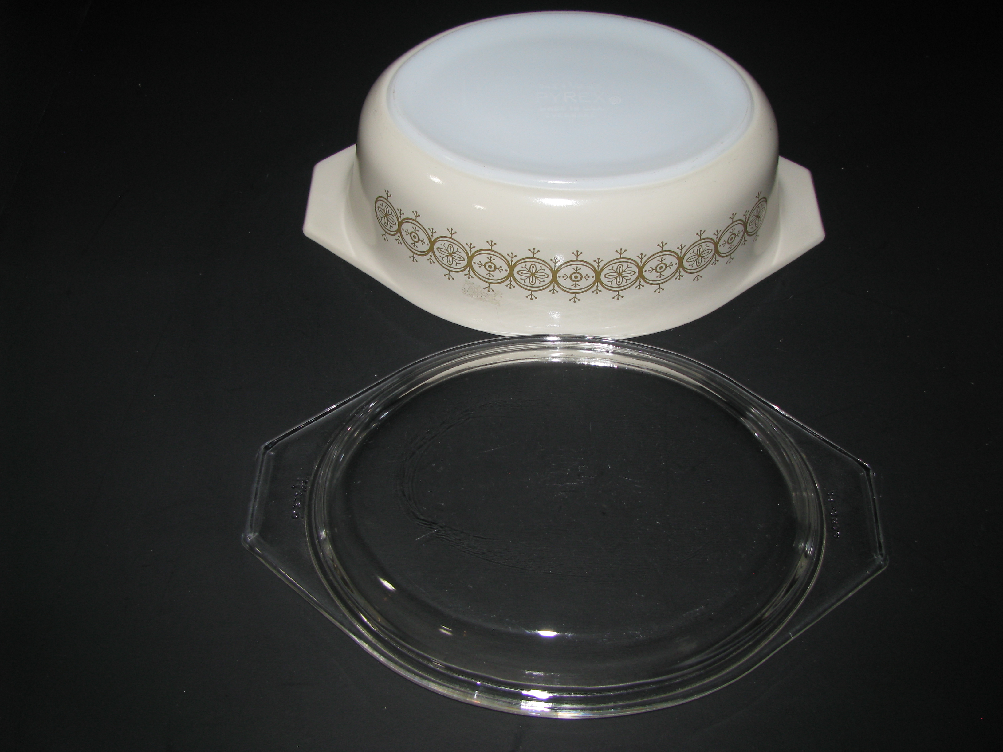 Vintage Pyrex Olive Medallion Promo 043 1.5qt Dish