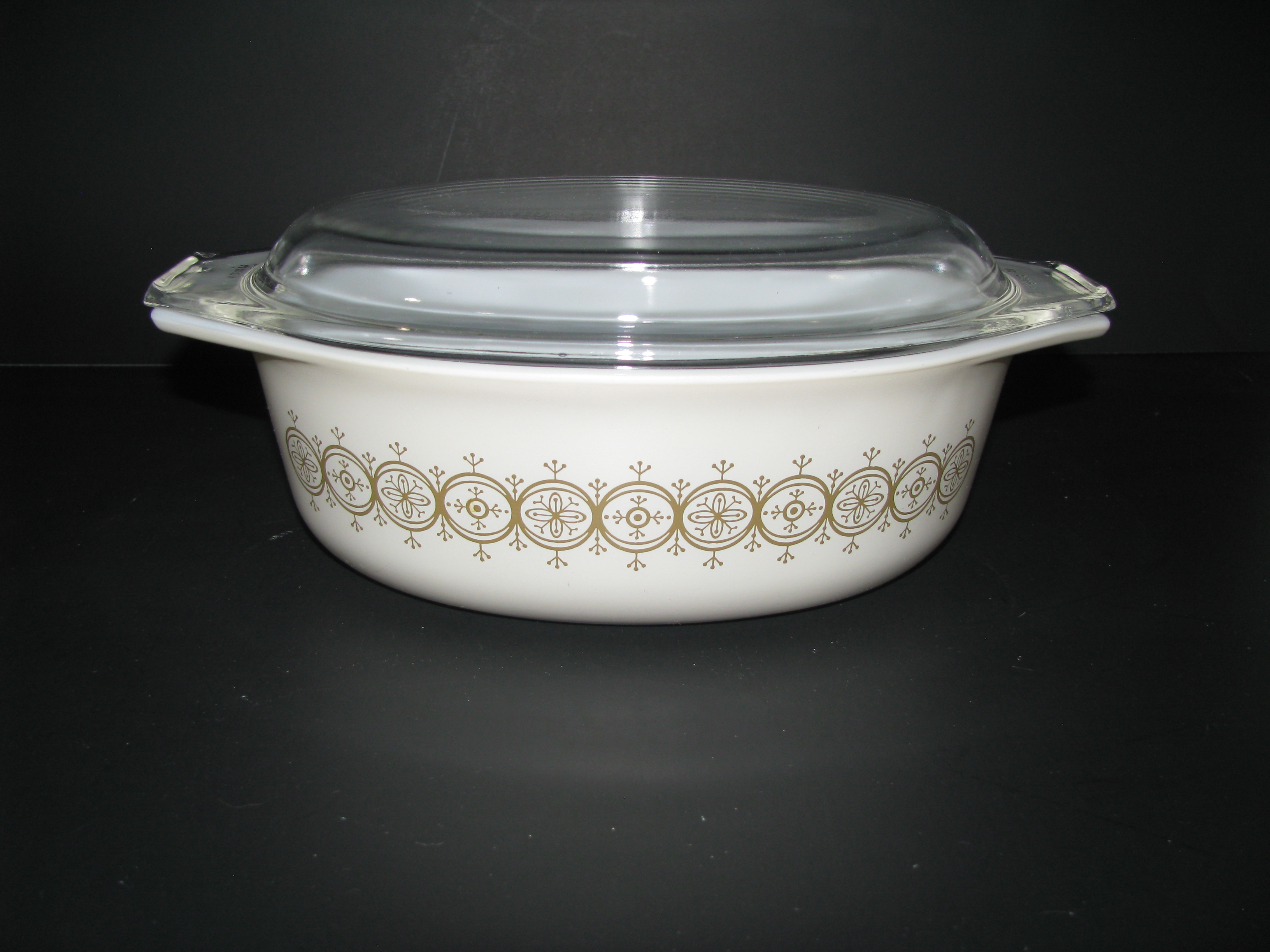 Vintage Pyrex Olive Medallion Promo 043 1.5qt Dish