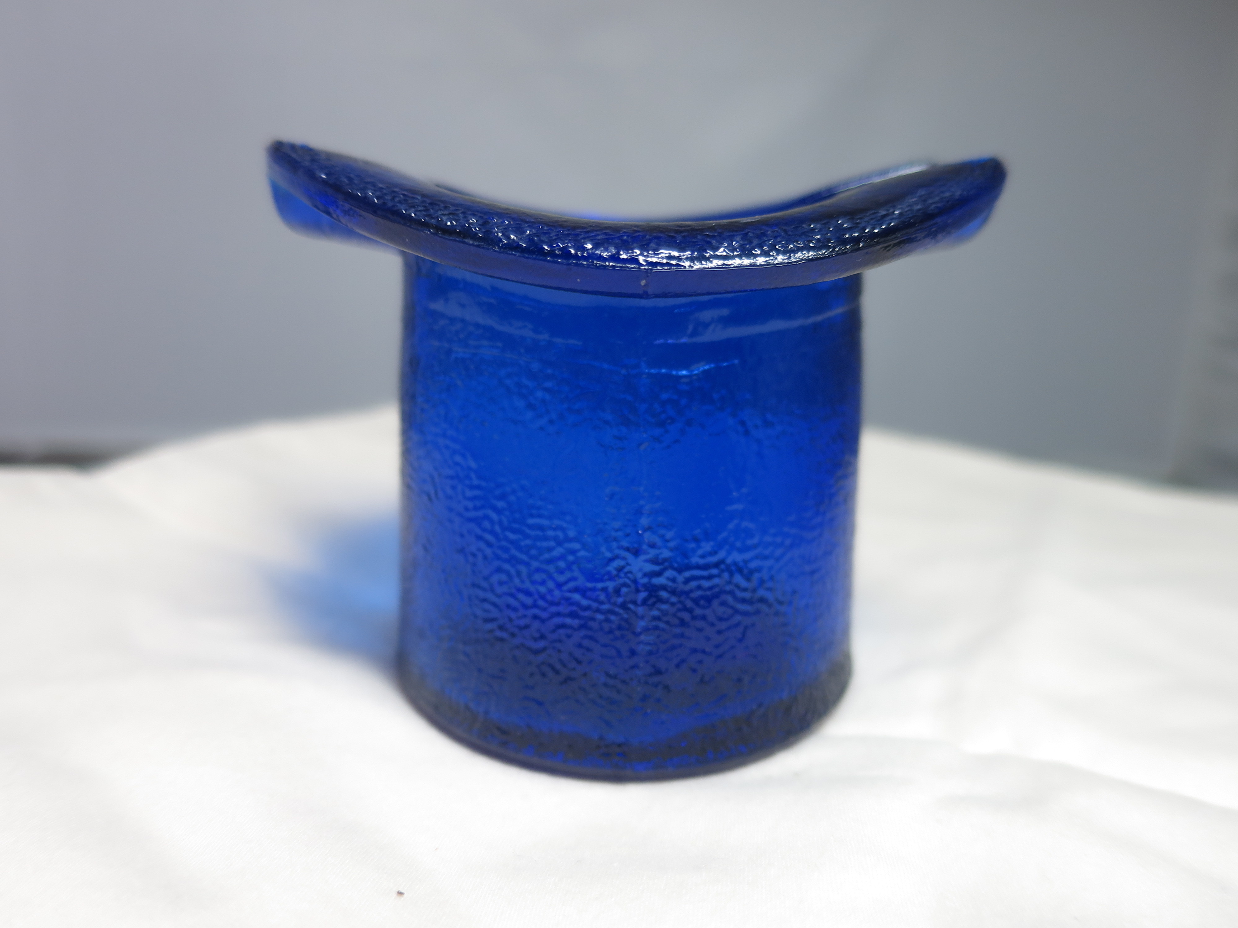 Antique Cobalt Blue Top Hat Ashtray chip on cigarette rest