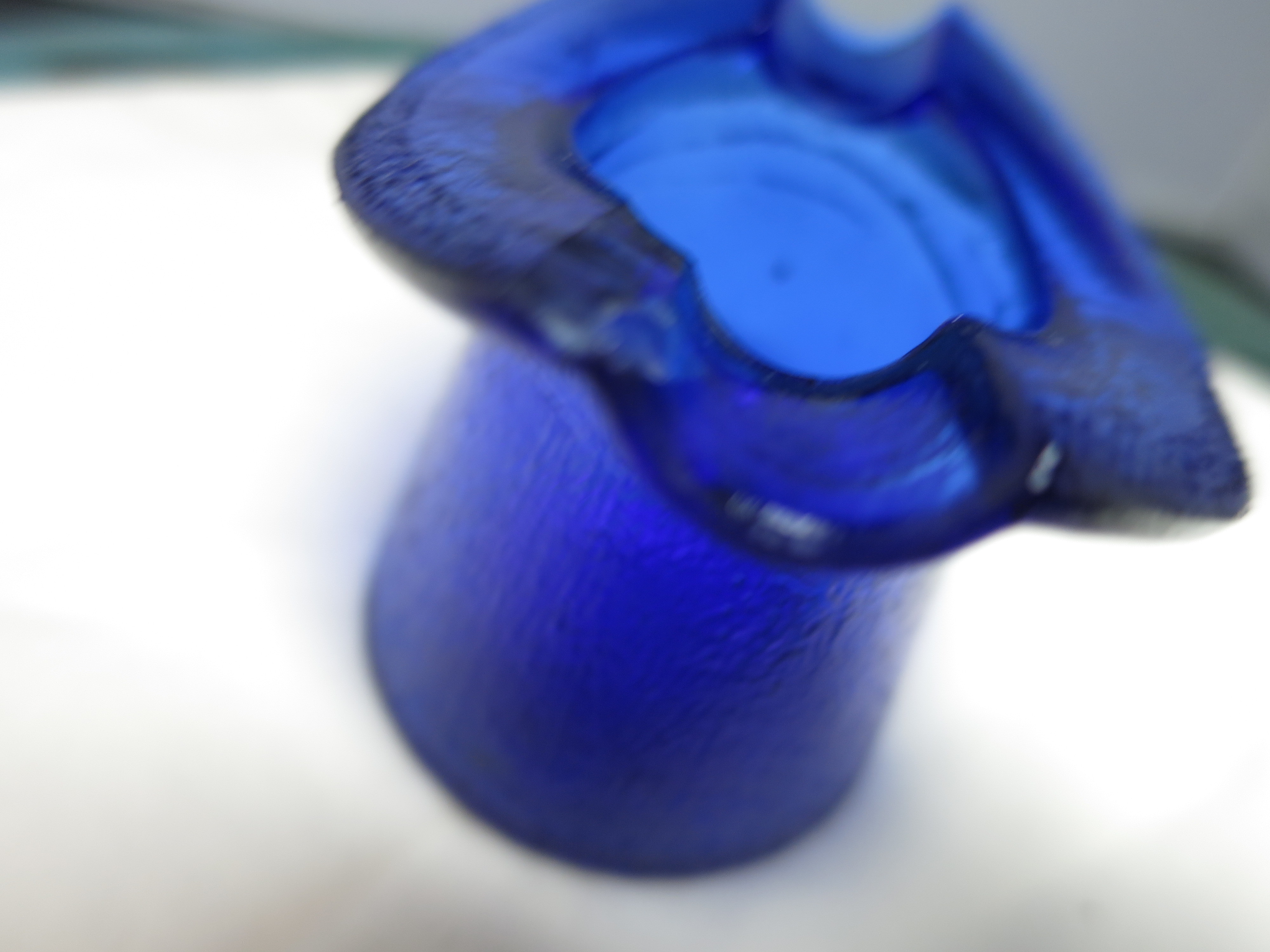 Antique Cobalt Blue Top Hat Ashtray chip on cigarette rest
