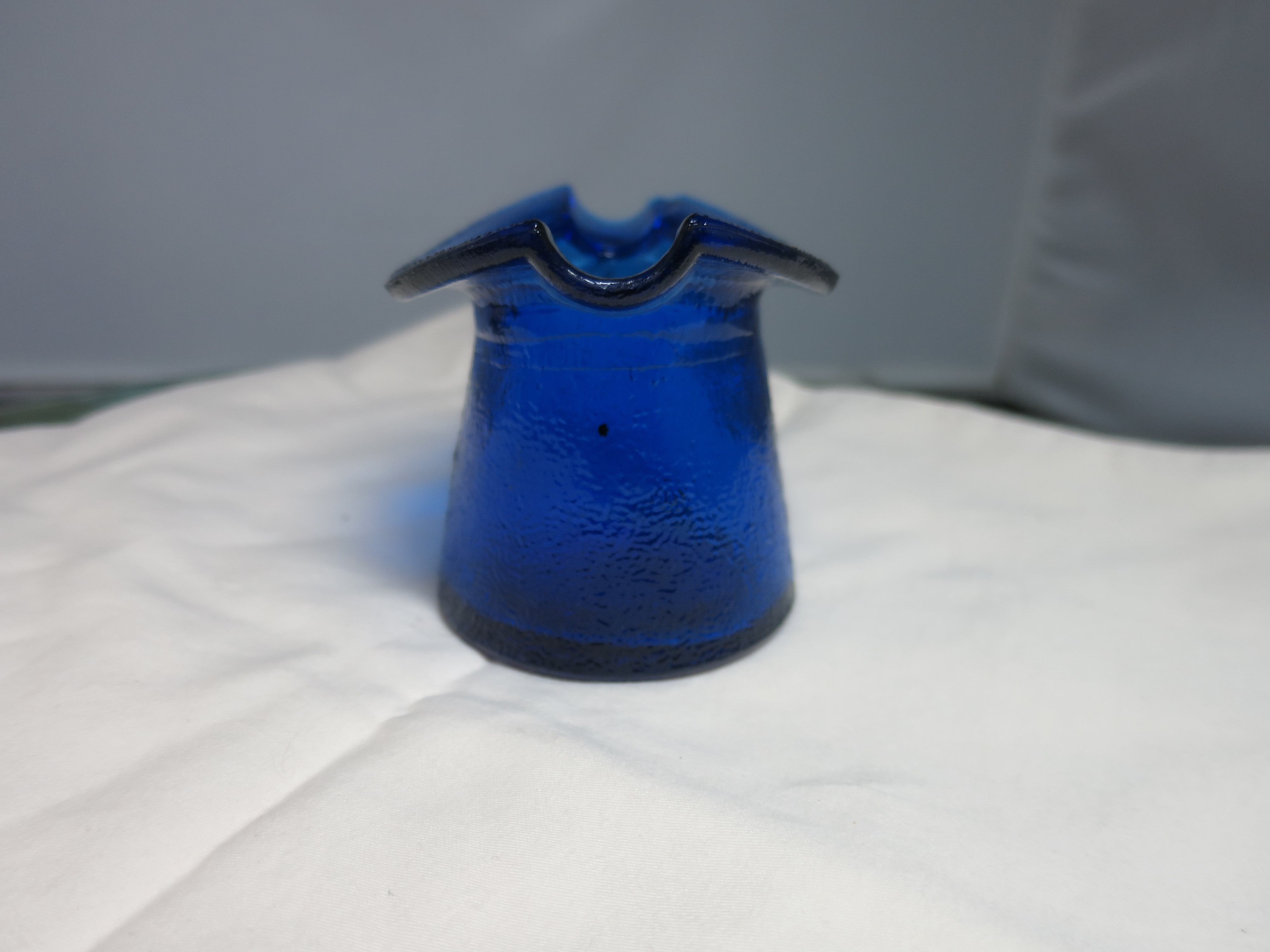 Antique Cobalt Blue Top Hat Ashtray chip on cigarette rest