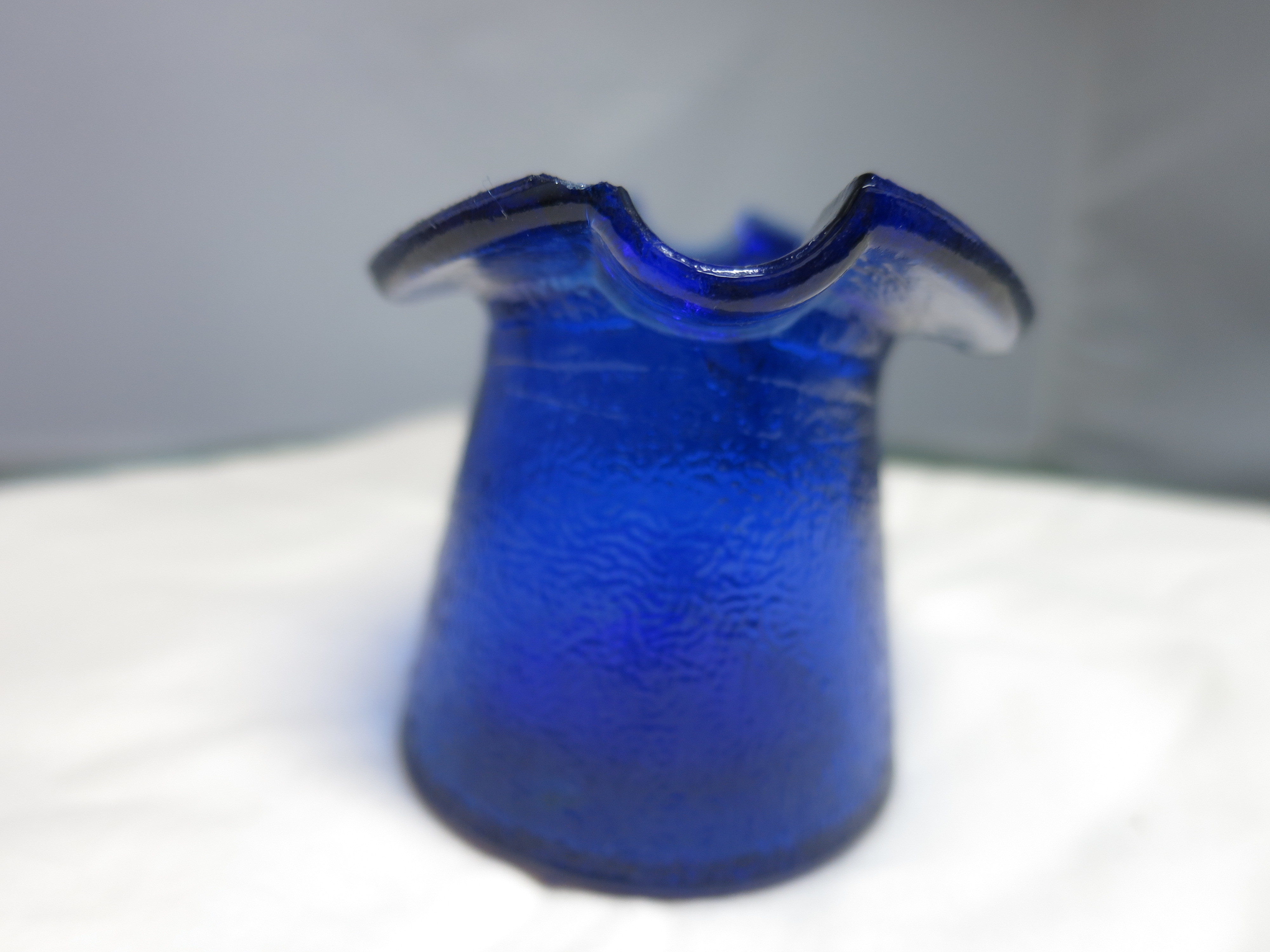 Antique Cobalt Blue Top Hat Ashtray chip on cigarette rest