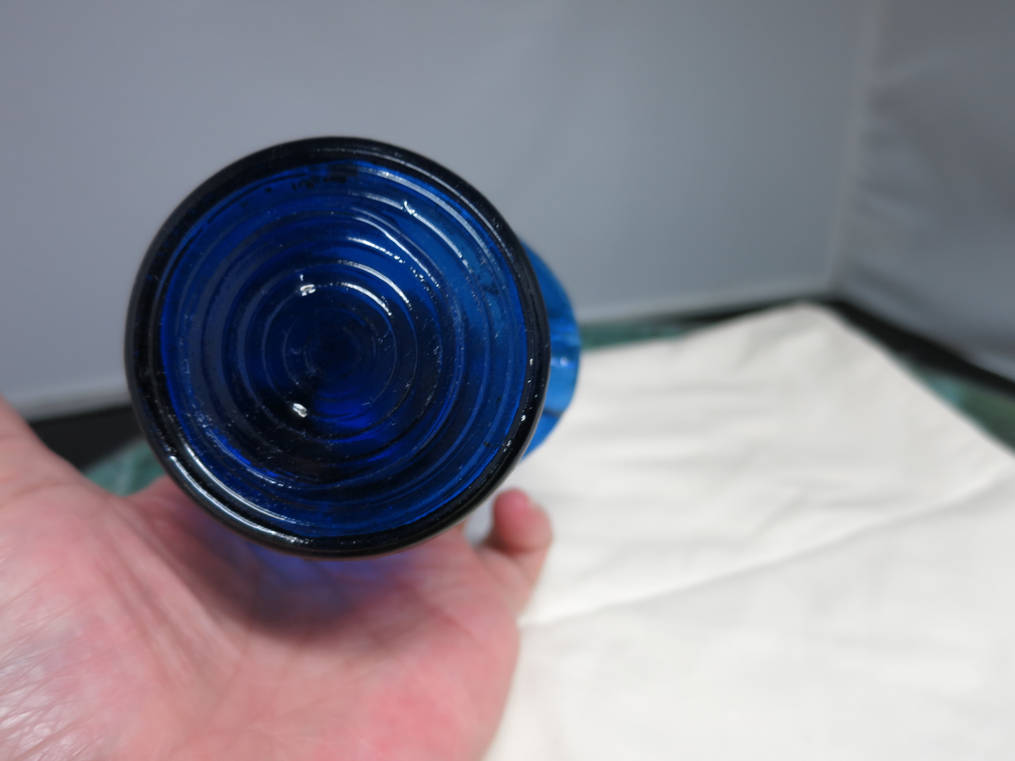 Antique Cobalt Blue Top Hat Ashtray chip on cigarette rest