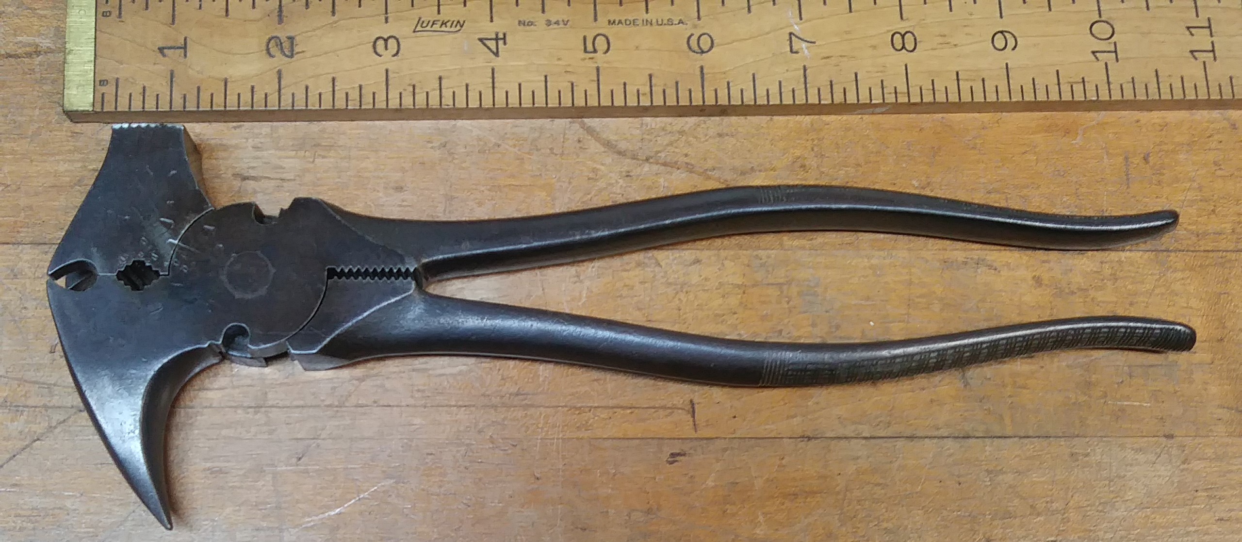 Crescent Fence Pliers Wire Cutters Hammer  936-10