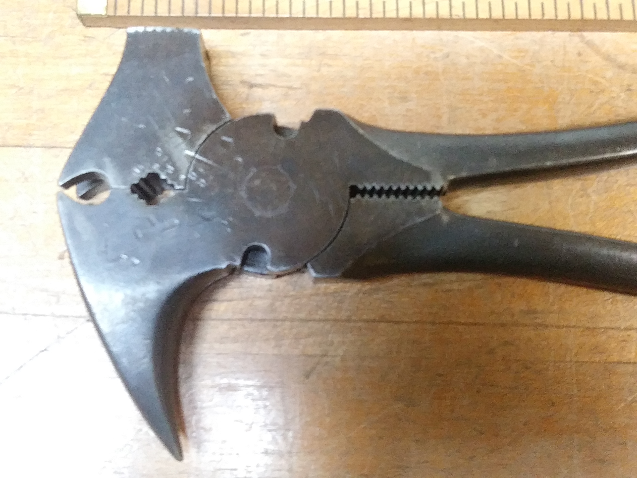 Crescent Fence Pliers Wire Cutters Hammer  936-10