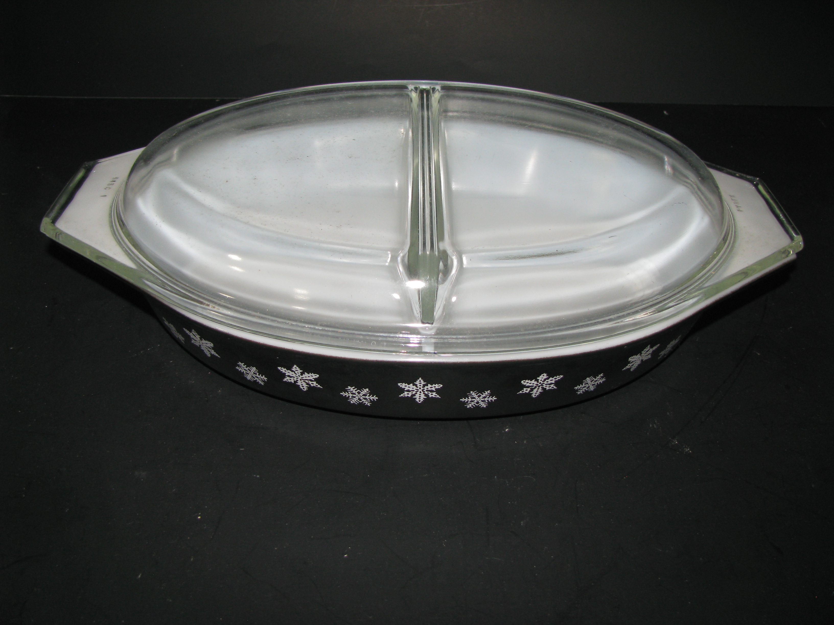 Vintage Pyrex Black Snowflake 1.5qt Divided Dish