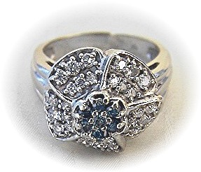 14K White Gold White and Green Diamond Flower Ring