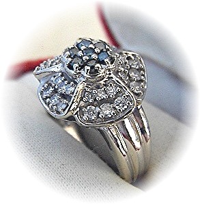 14K White Gold White and Green Diamond Flower Ring
