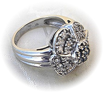 14K White Gold White and Green Diamond Flower Ring