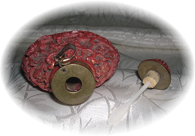 CINNABAR CHINESE SNUFF BOTTLE 70s