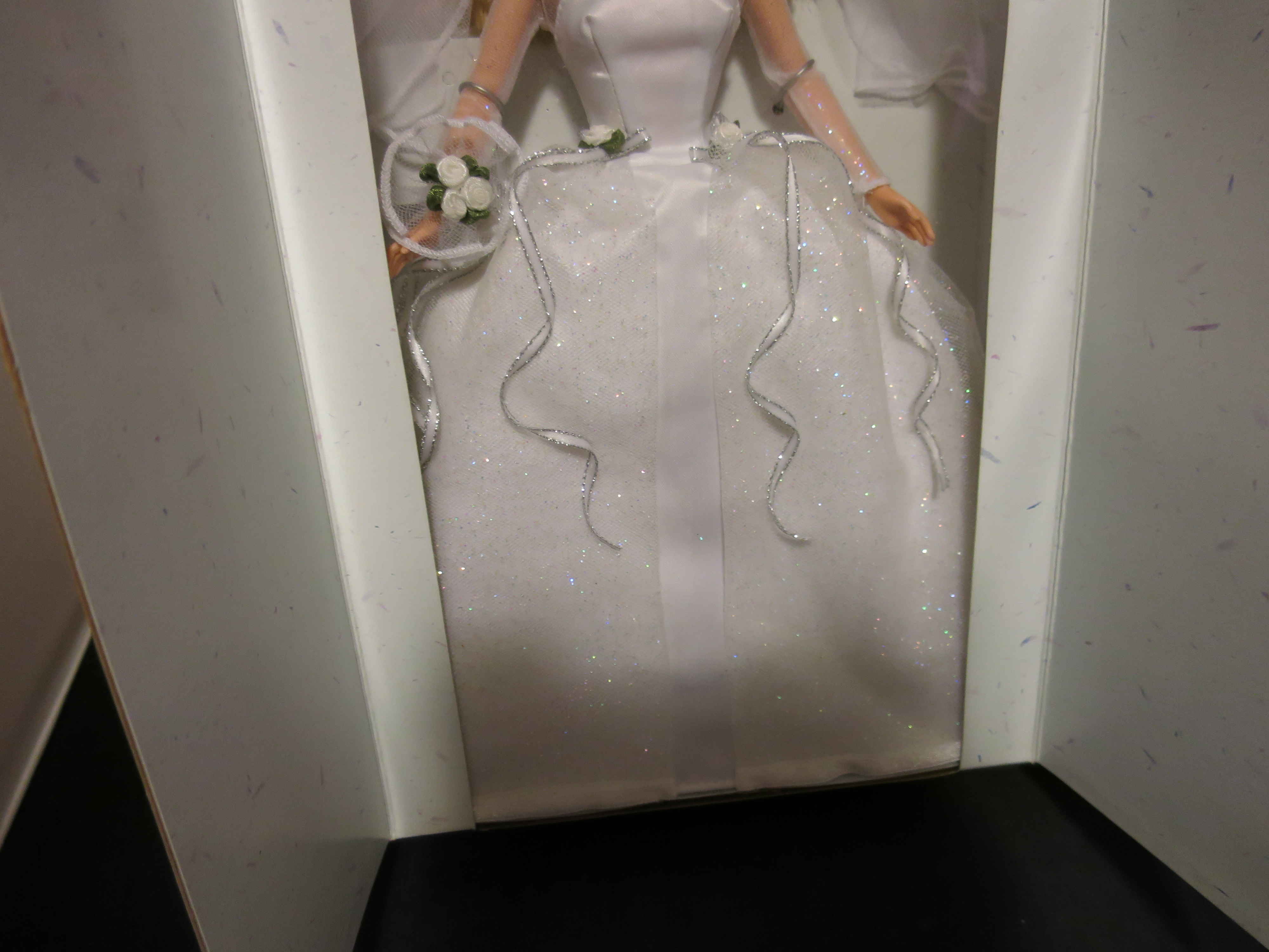 Blushing Bride Barbie Doll 1999 Mattel 26074