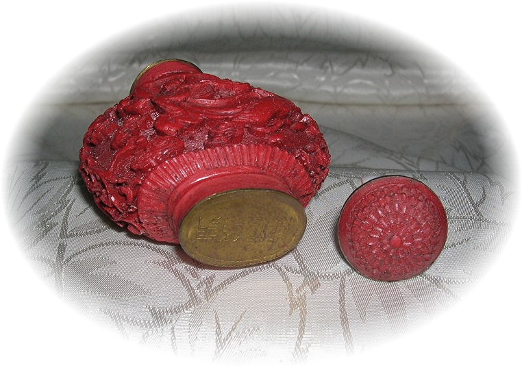 CINNABAR CHINESE Red SNUFF BOTTLE