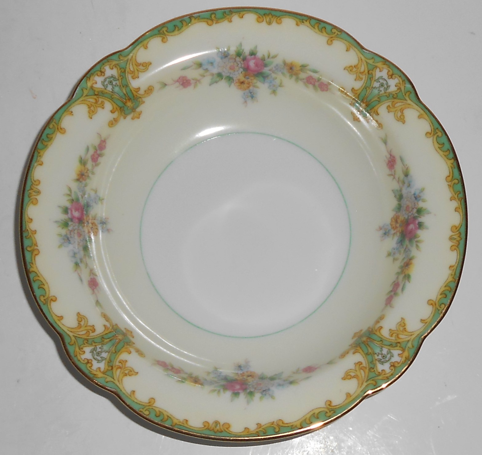 Noritake Porcelain China Rosamund w/Gold Fruit Bowl