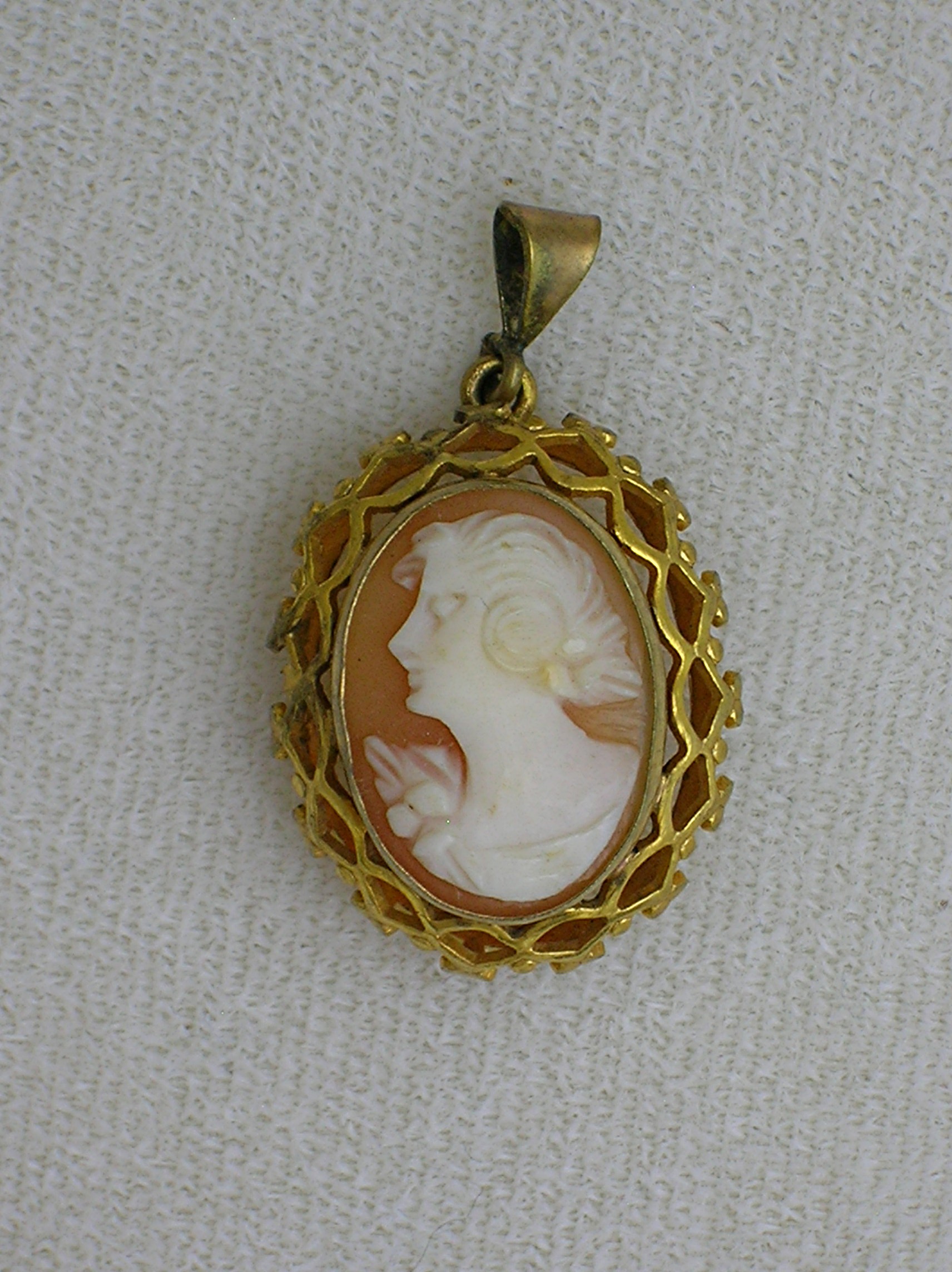 Shell  Cameo Filigree Goldtone Set  Pendant