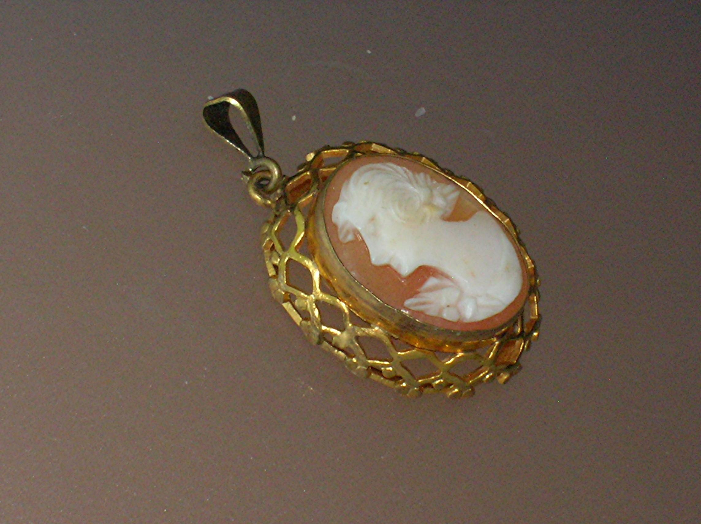 Shell  Cameo Filigree Goldtone Set  Pendant