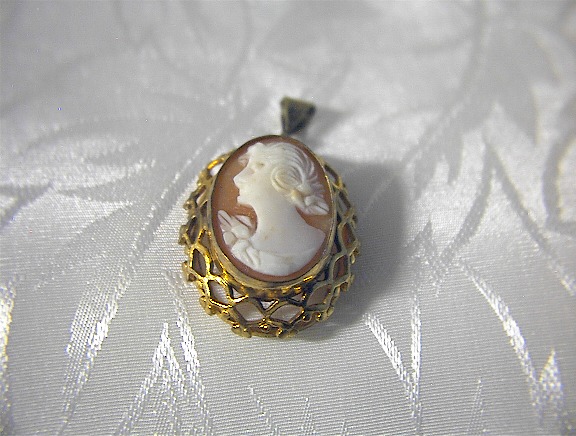 Shell  Cameo Filigree Goldtone Set  Pendant