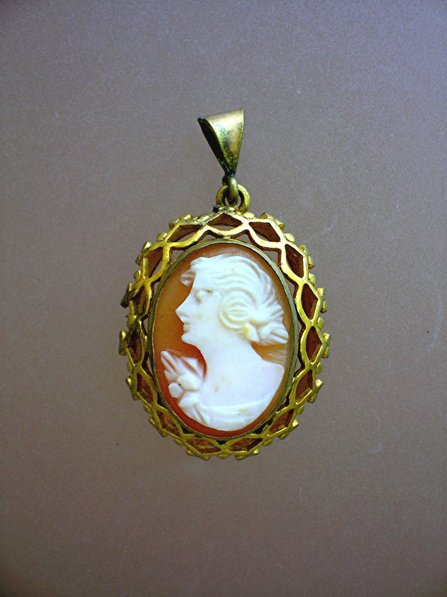 Shell  Cameo Filigree Goldtone Set  Pendant