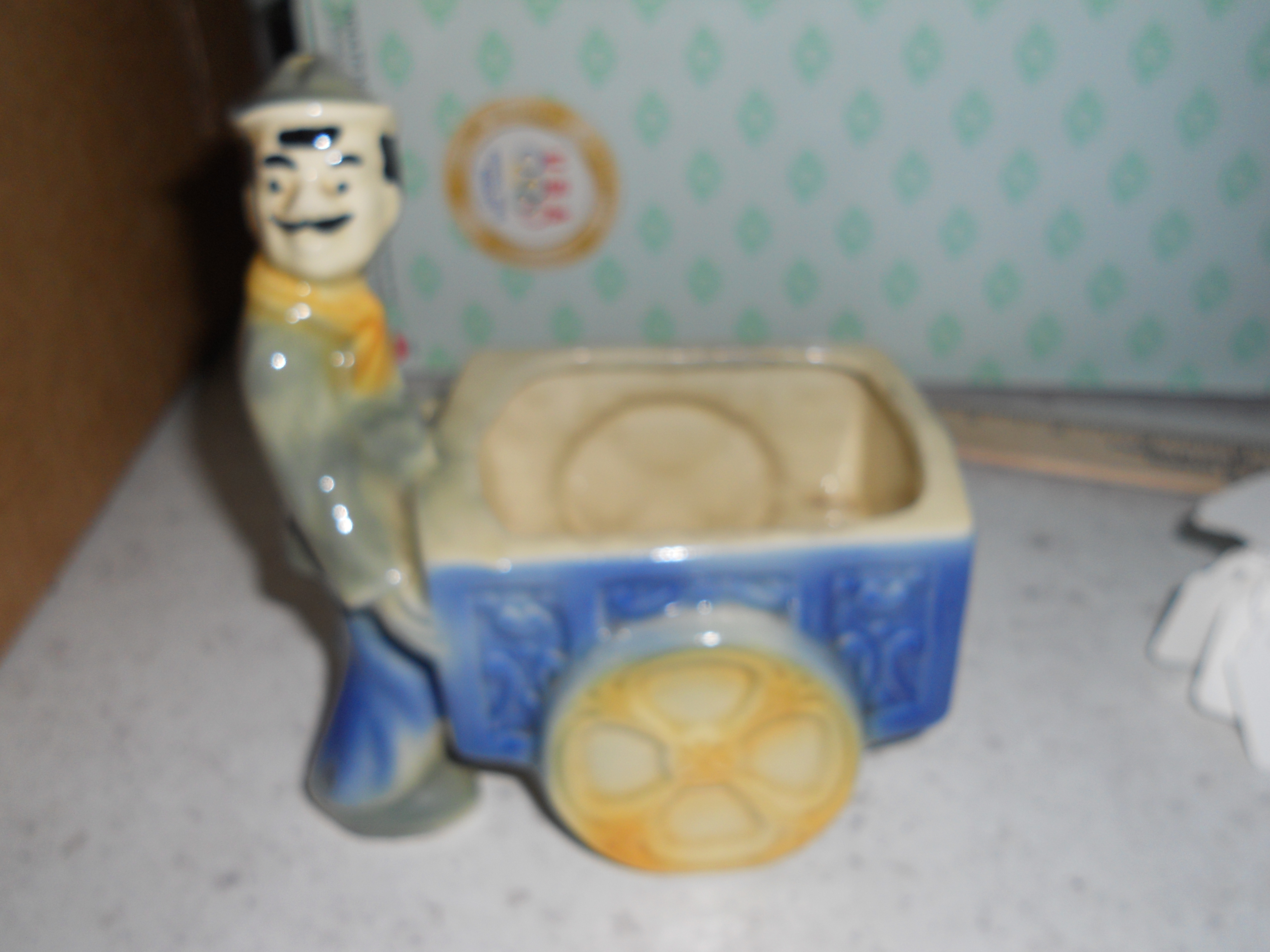 Shawnee Pottery Tony Peddler Cart Planter 621