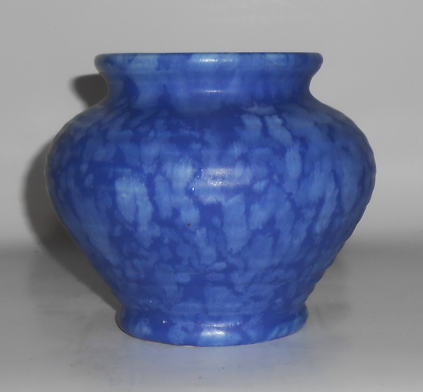EARLY Camark Art Pottery #541 Matte Blue / White Vase