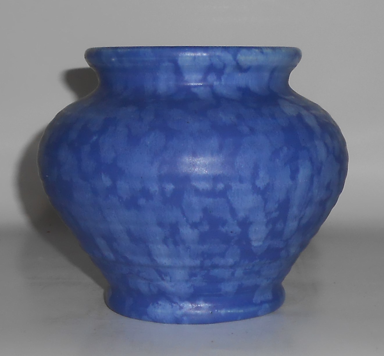 EARLY Camark Art Pottery #541 Matte Blue / White Vase