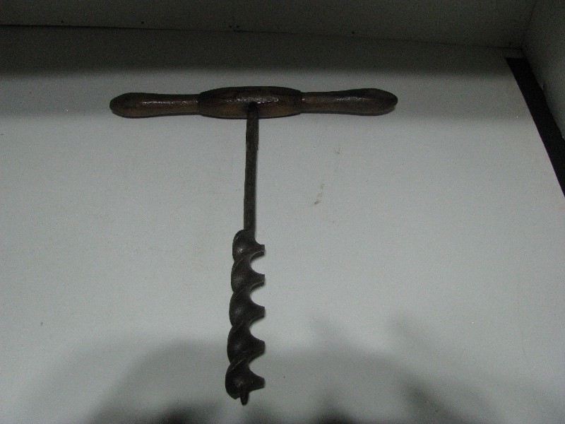 Antique T-Handle Wood Boring Auger - Vintage Hand Drill Tool