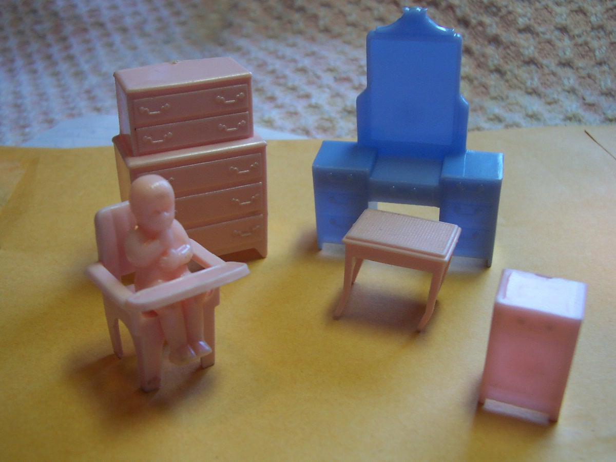 Allied Doll House Furniture 5 piece miniature