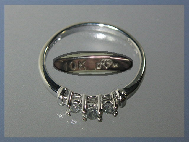 Ring10K White Gold 3 Stone Diamond