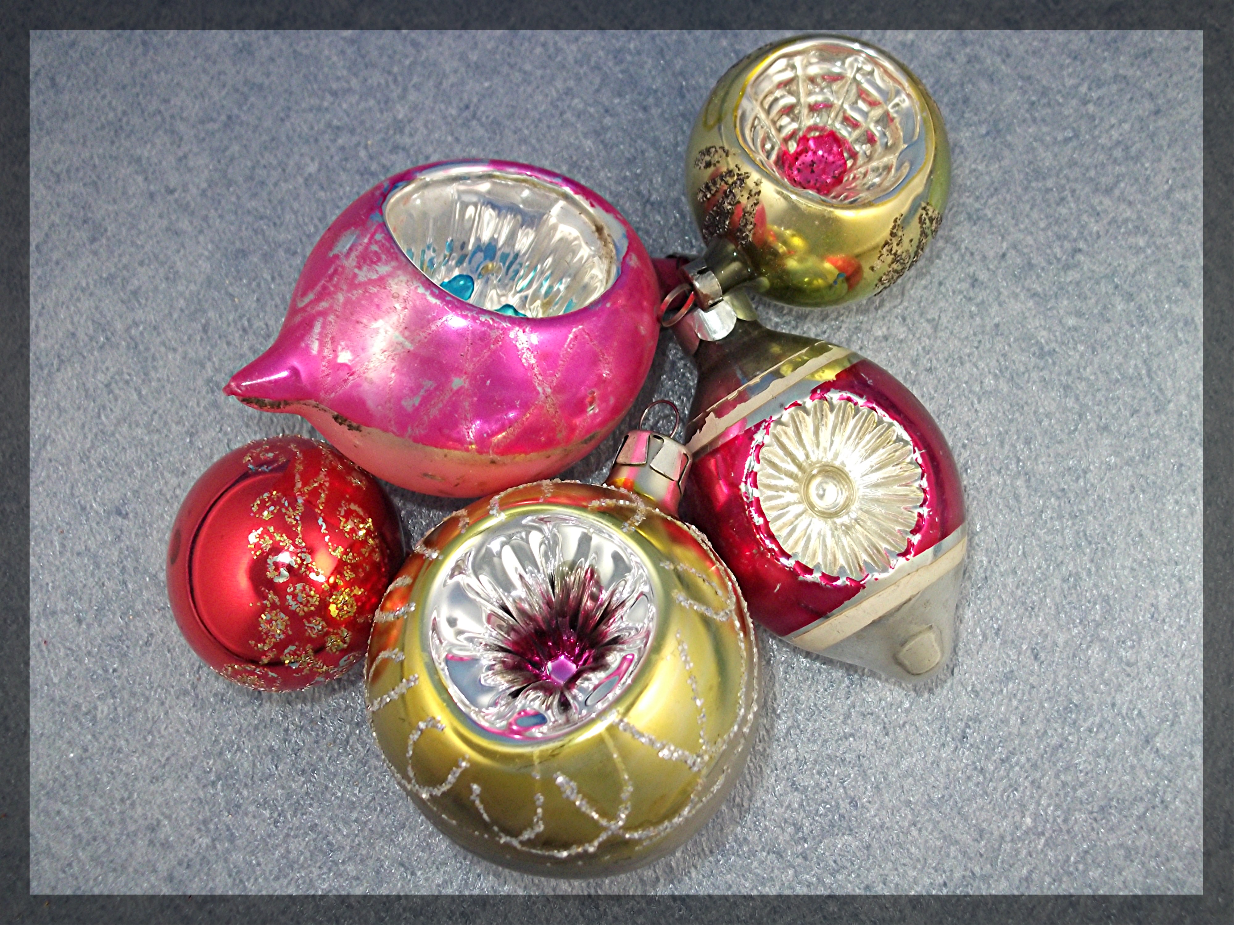 Lot of 5 VIntage Christmas tree ornaments