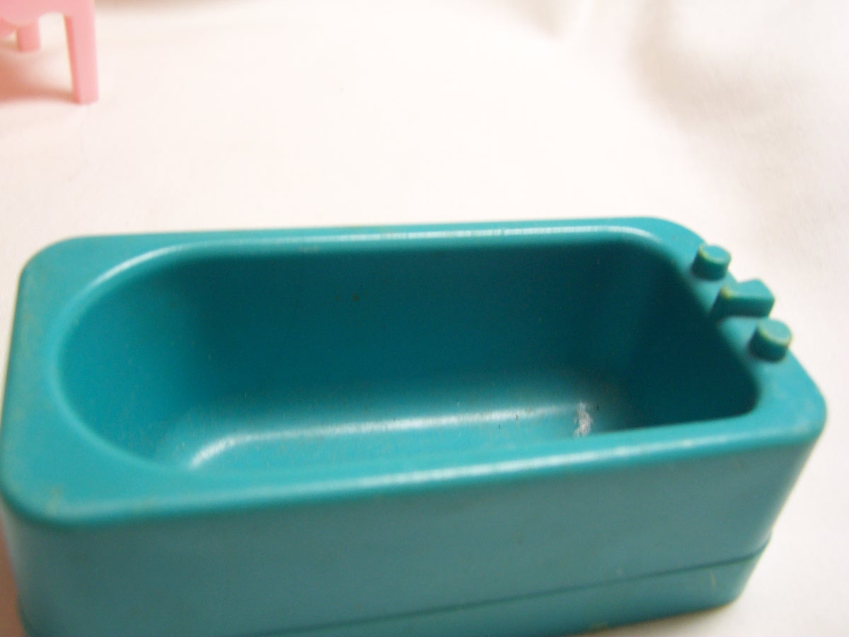Dollhouse Bathroom Bath Tub and Potty Chair