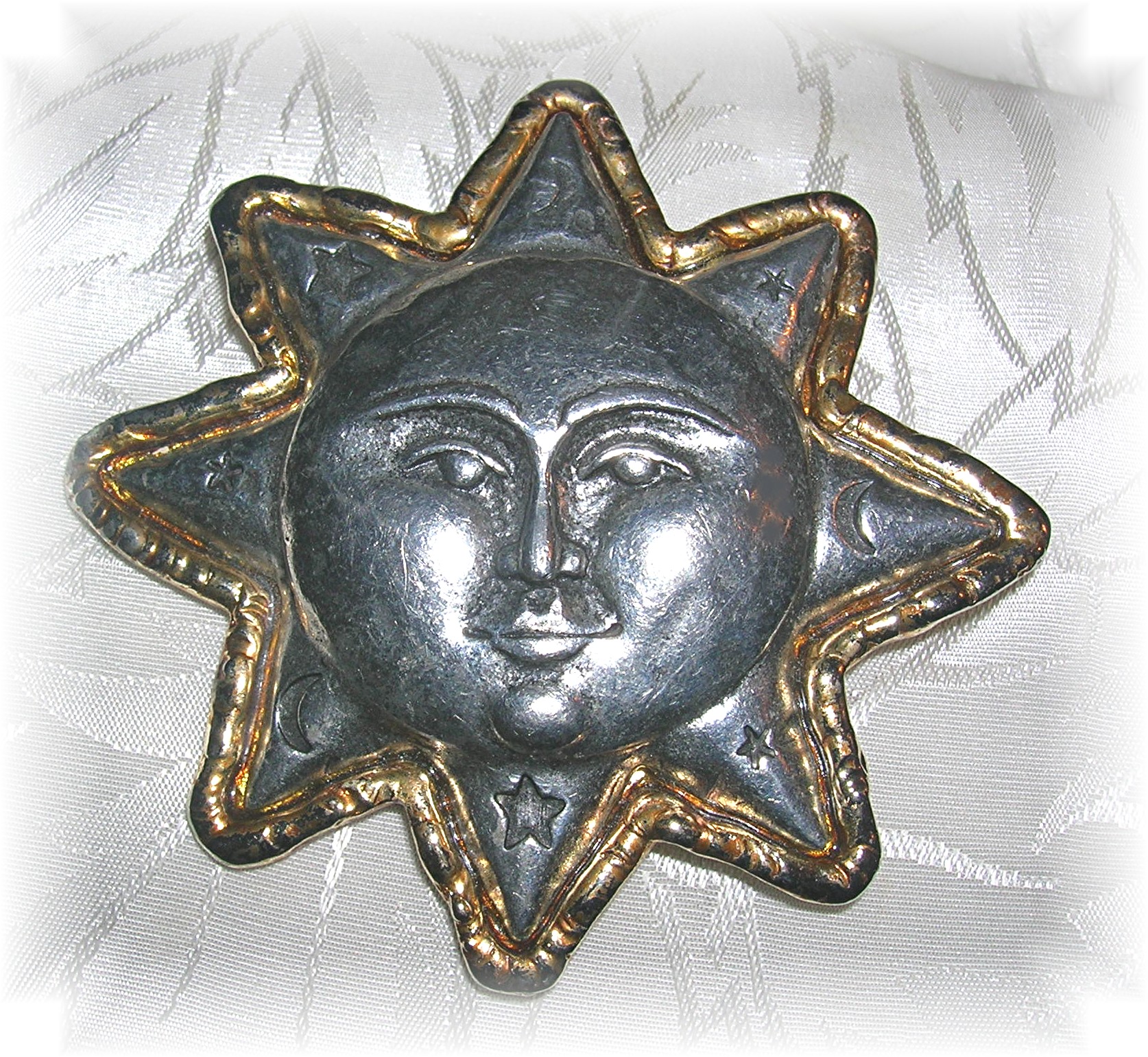 Fab And Signed Jj - Sunface Brooch