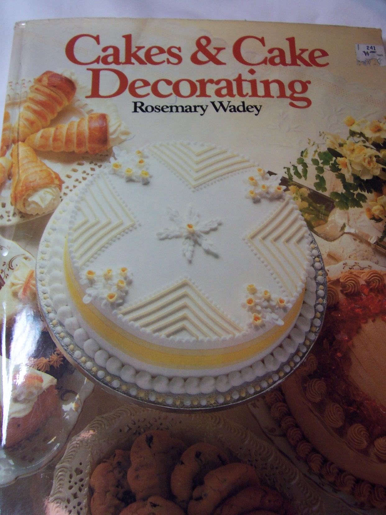 Cakes & Cake Decorating Book London 1979