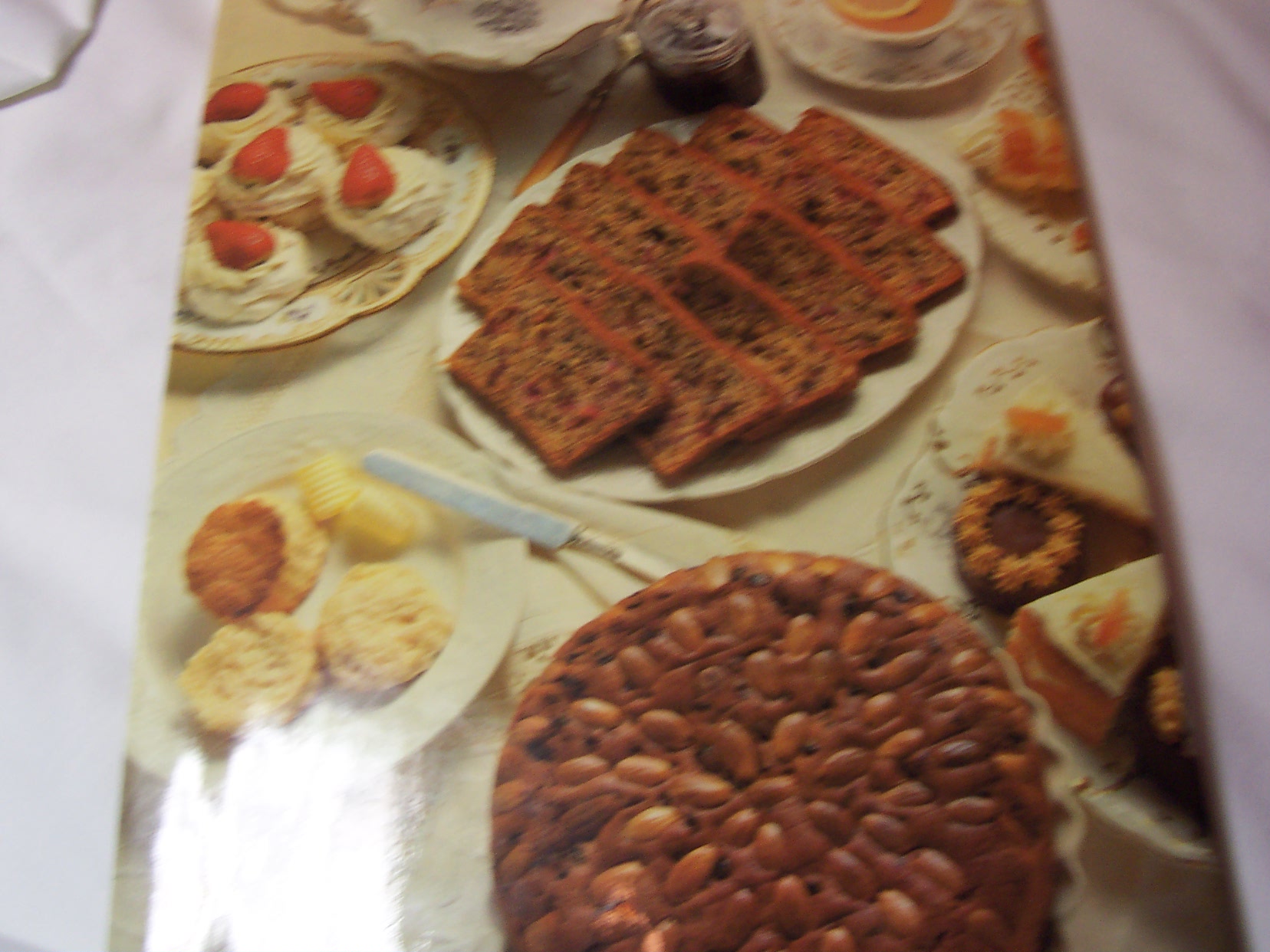 Cakes & Cake Decorating Book London 1979