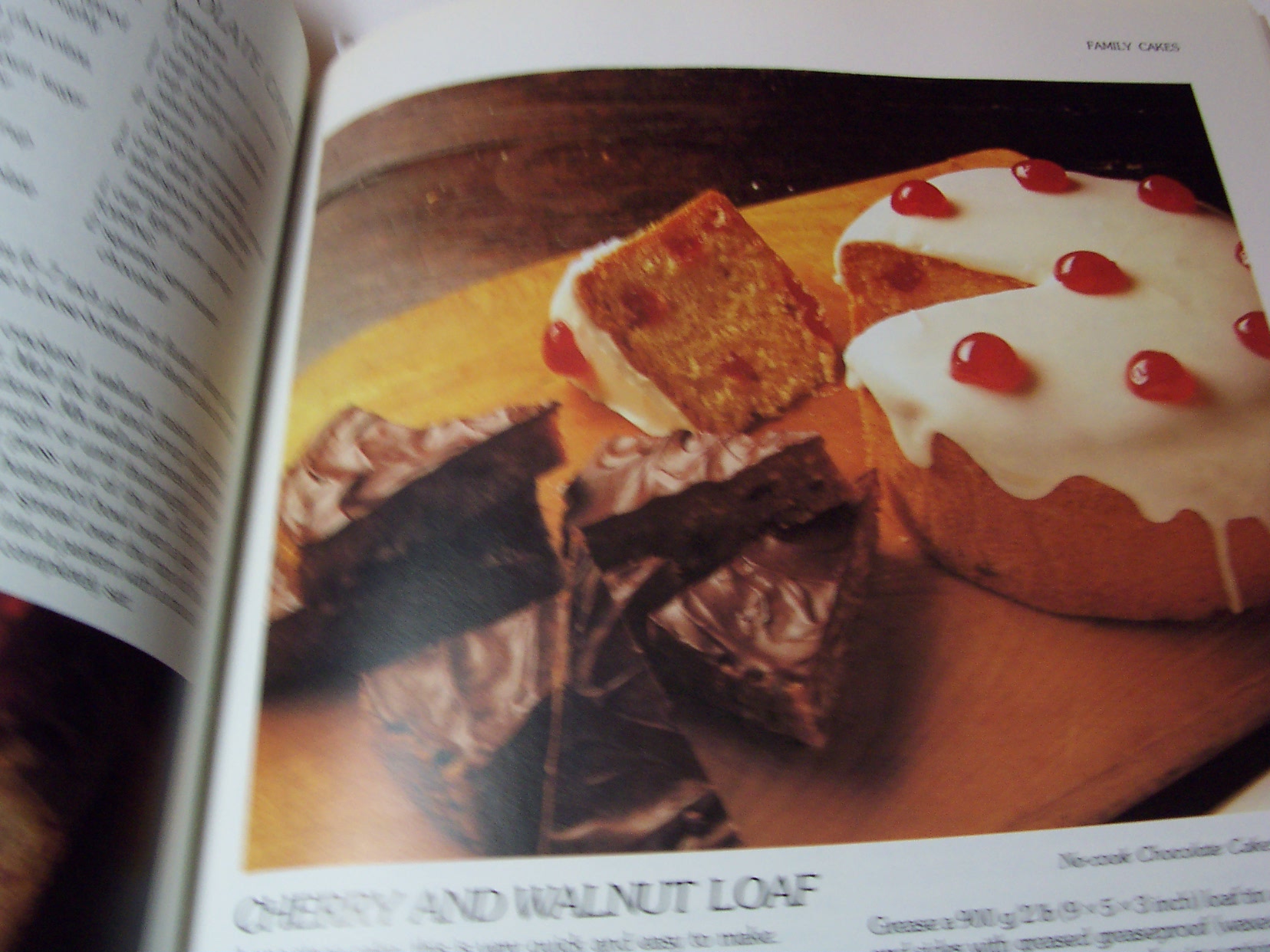 Cakes & Cake Decorating Book London 1979