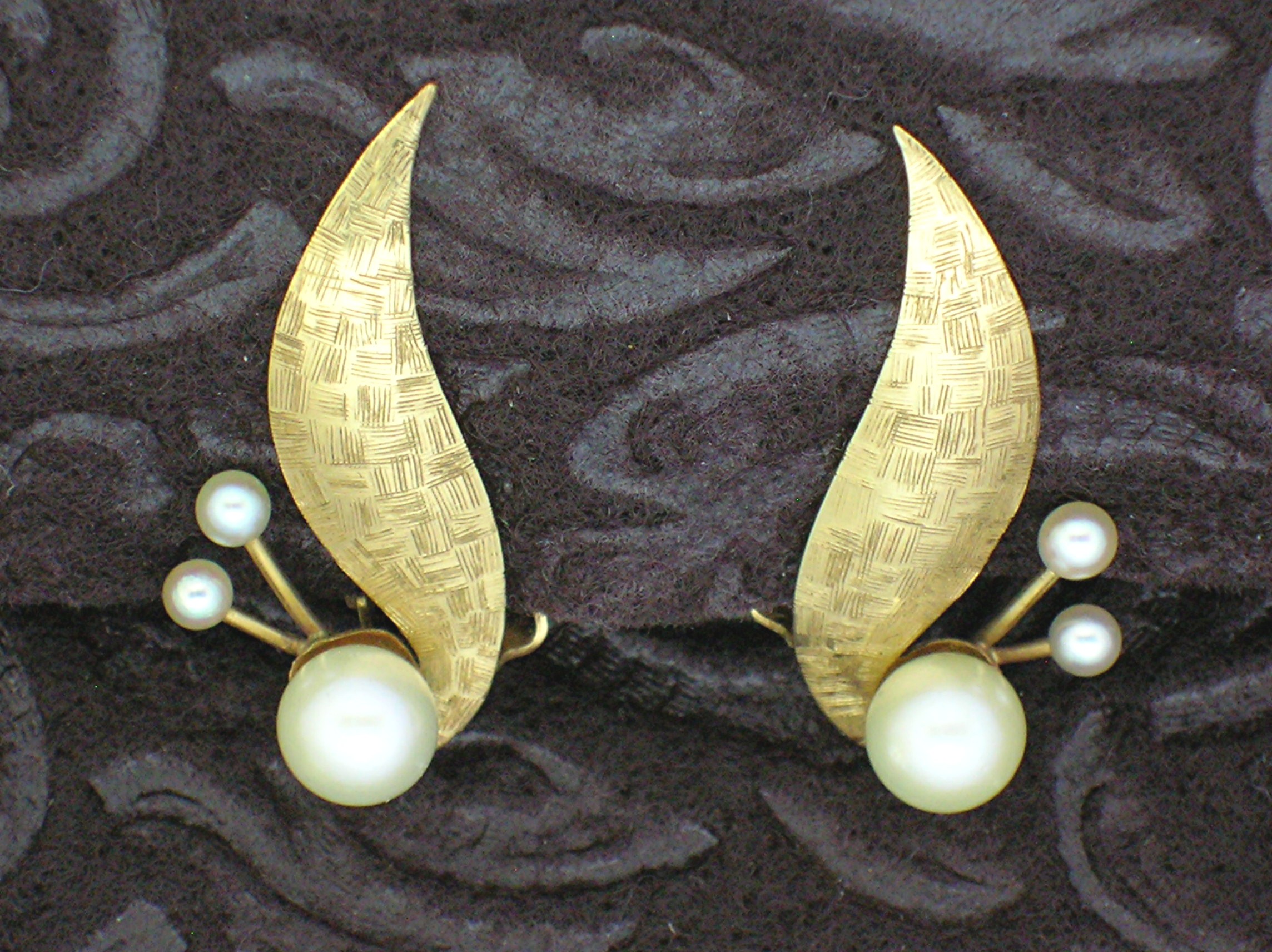 Earrings 14K Gold 7mm Cultured pearl Clip  6.3 grams