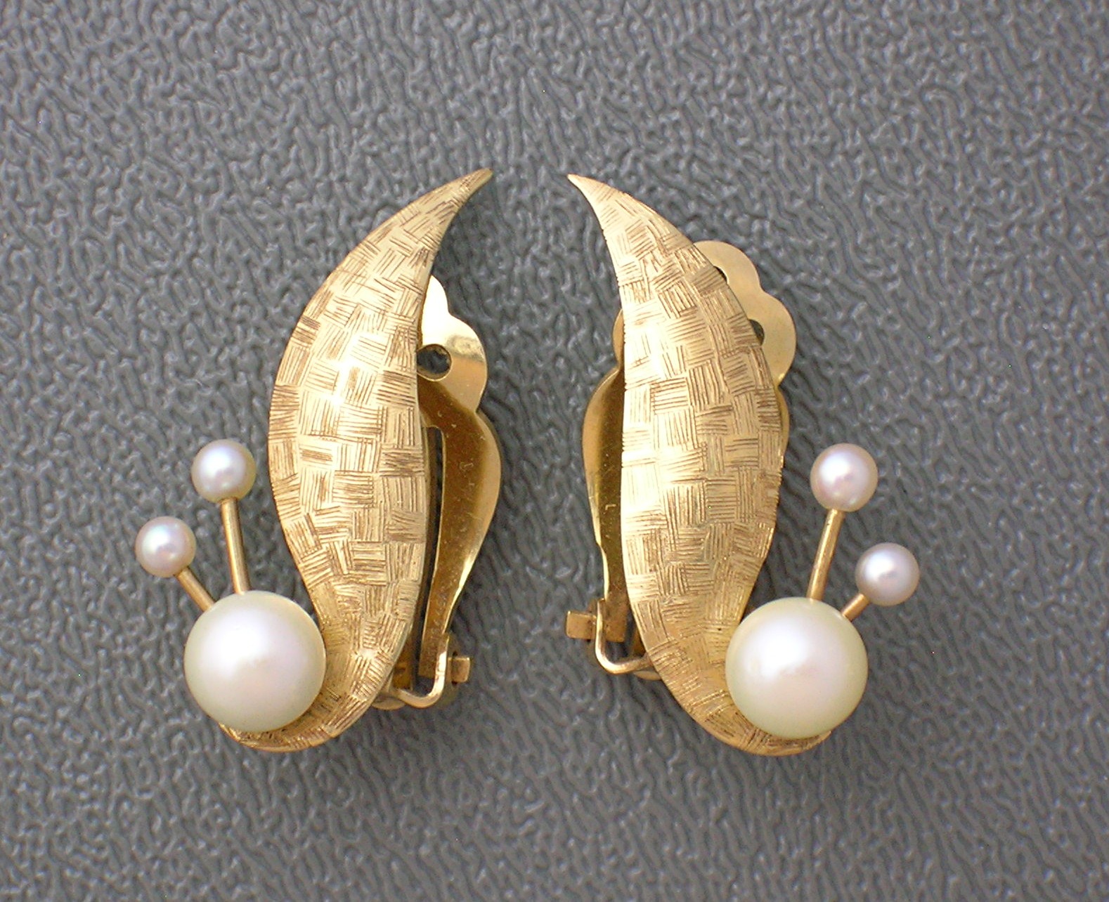 Earrings 14K Gold 7mm Cultured pearl Clip  6.3 grams