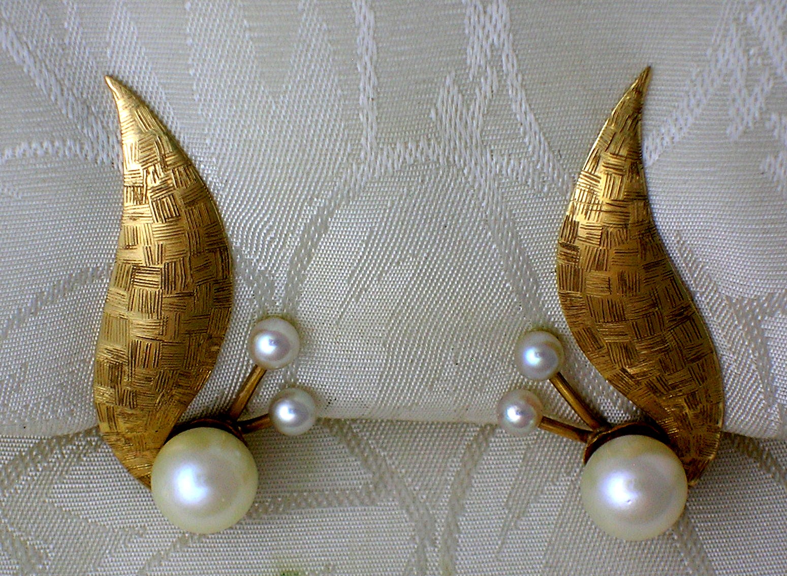 Earrings 14K Gold 7mm Cultured pearl Clip  6.3 grams