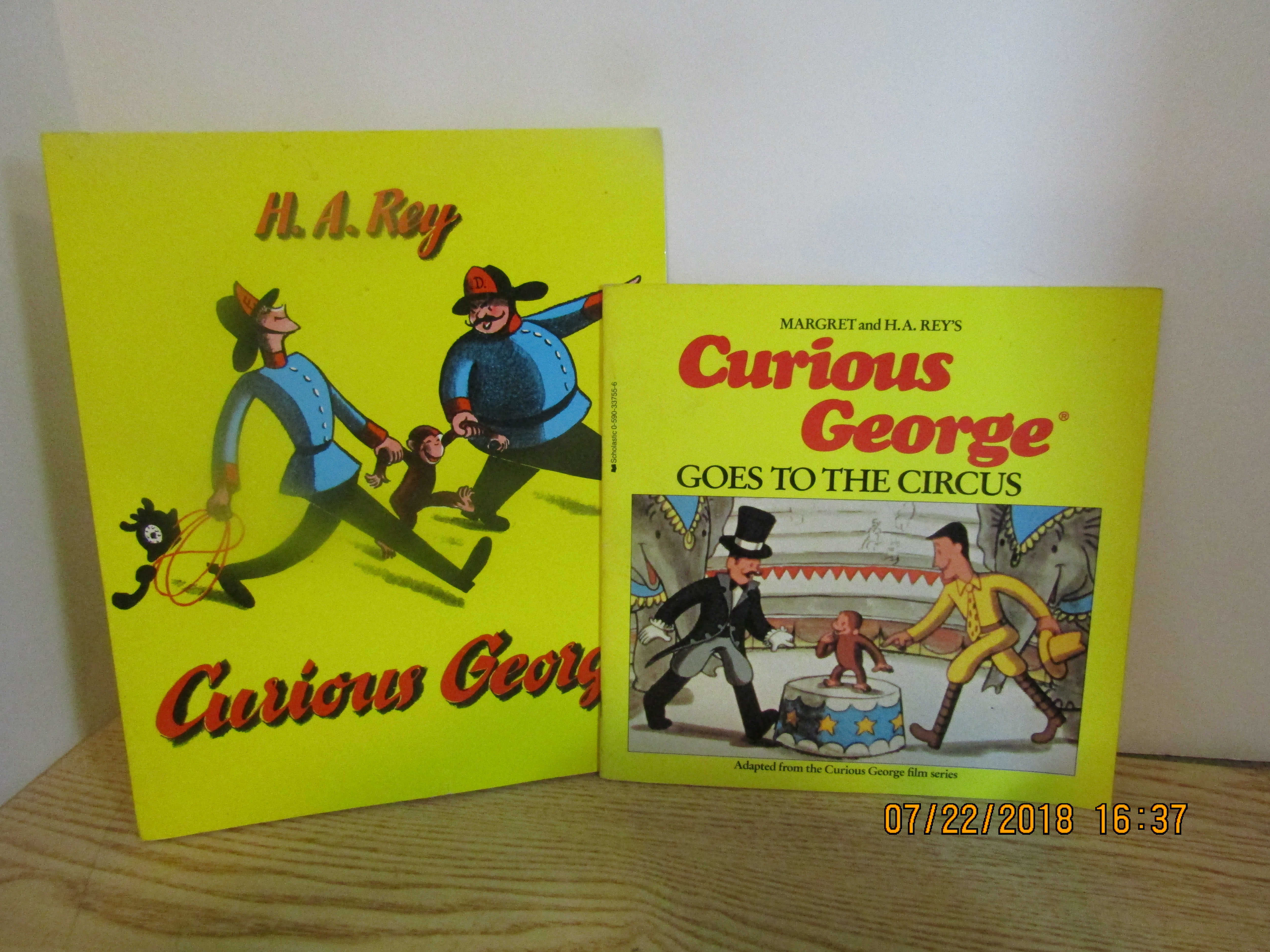 Book Set Curious George & George Goes To The Circus