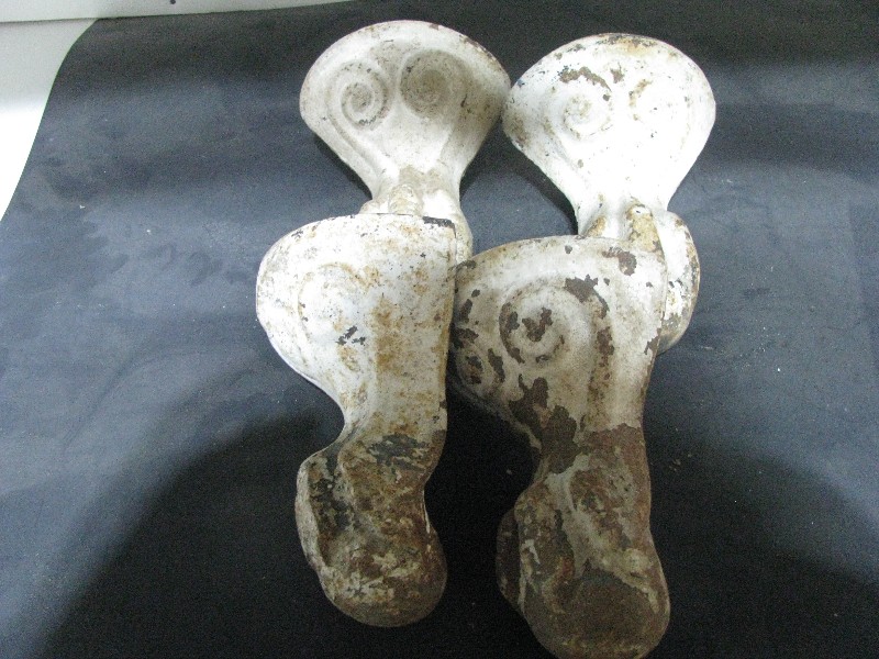 Antique Cast Iron Clawfoot Tub Feet - Set of 4