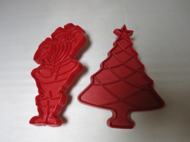 Vintage Tupperware Santa and Tree Cookie Cutters 2pc