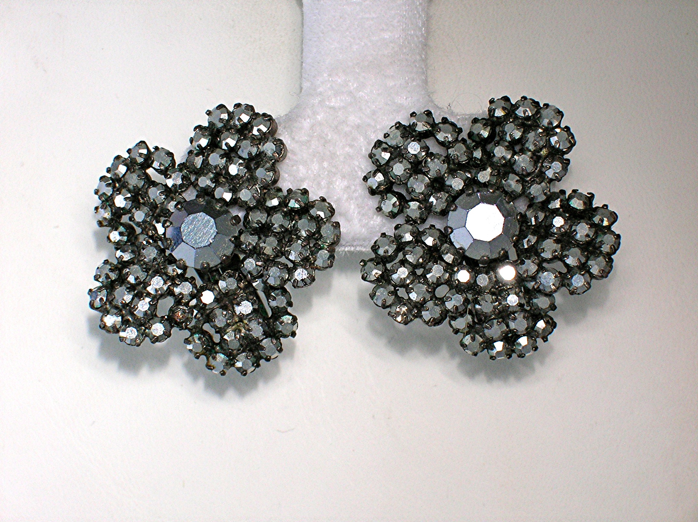 Beautiful Glass Flower Clip Earrings.