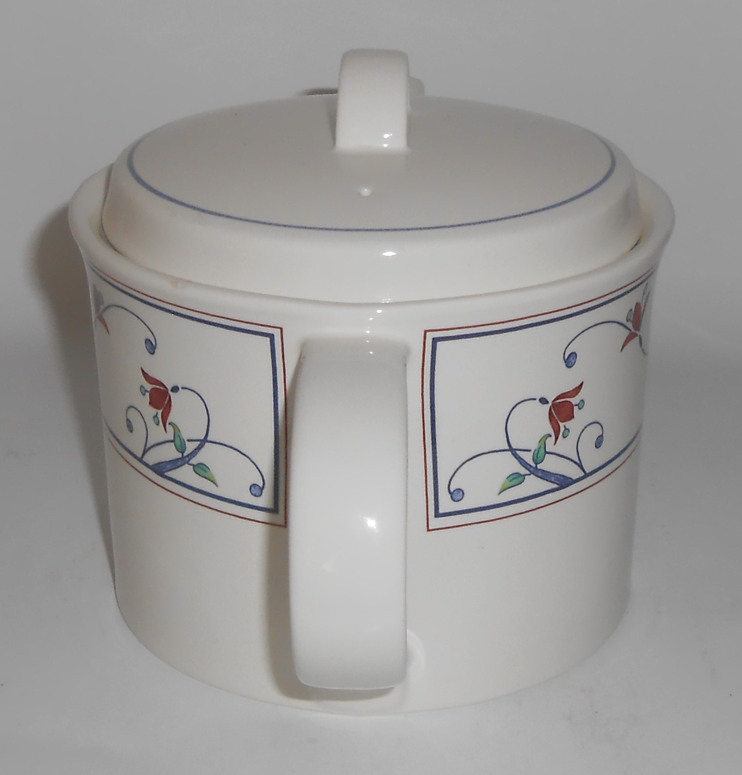 Mikasa China CAC20 Intaglio Annette 4-Cup Teapot w/Lid