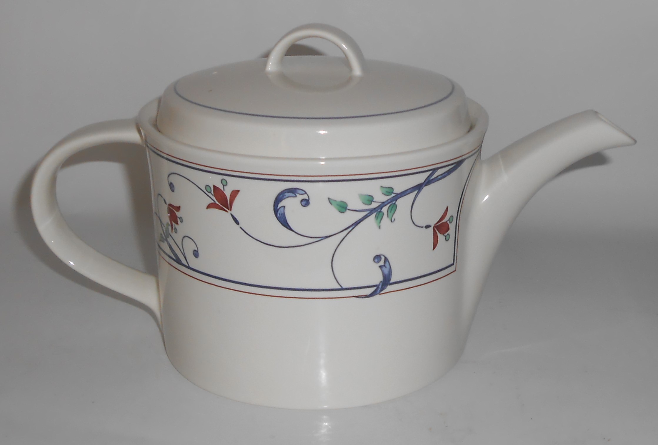 Mikasa China CAC20 Intaglio Annette 4-Cup Teapot w/Lid