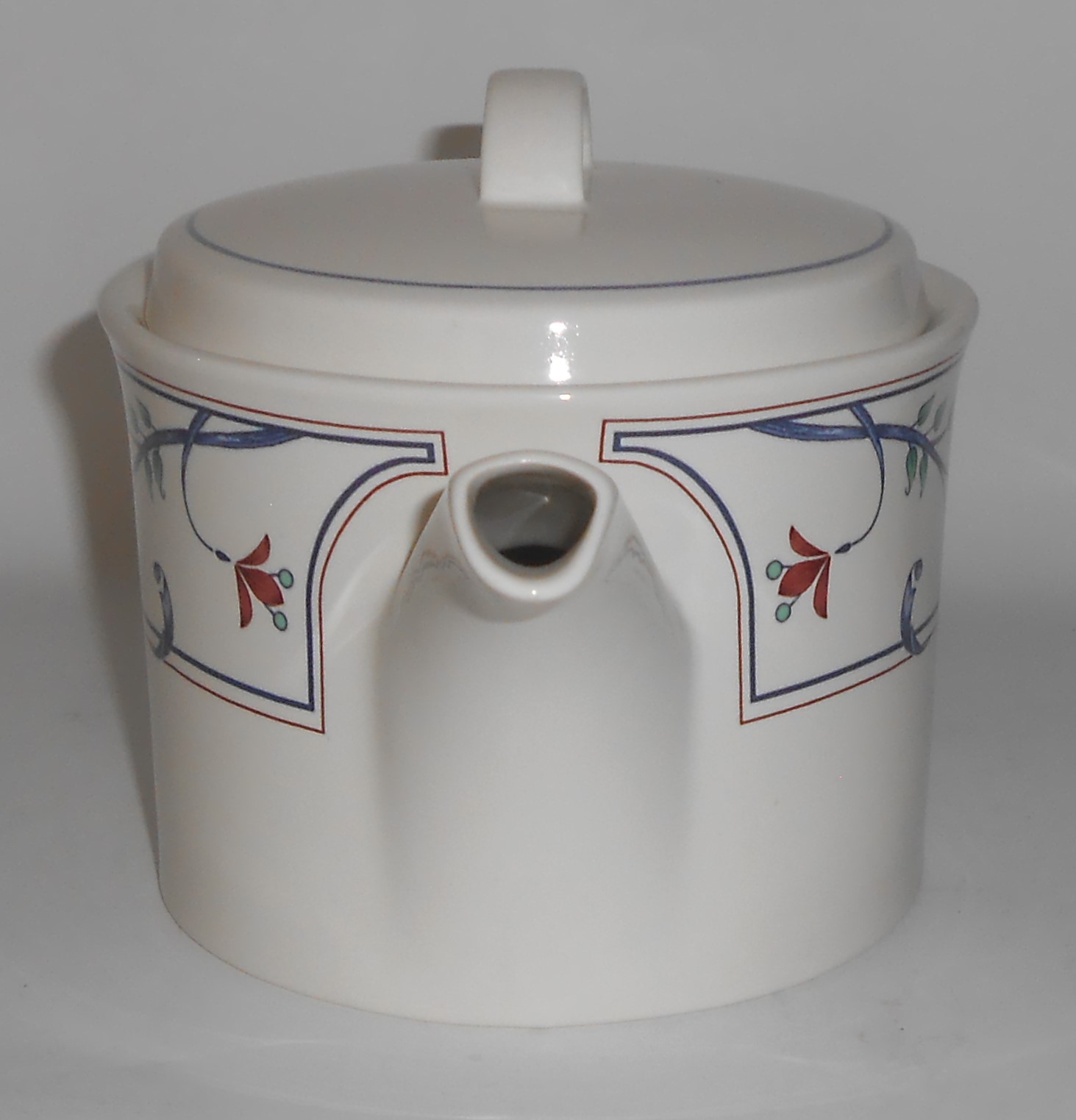 Mikasa China CAC20 Intaglio Annette 4-Cup Teapot w/Lid
