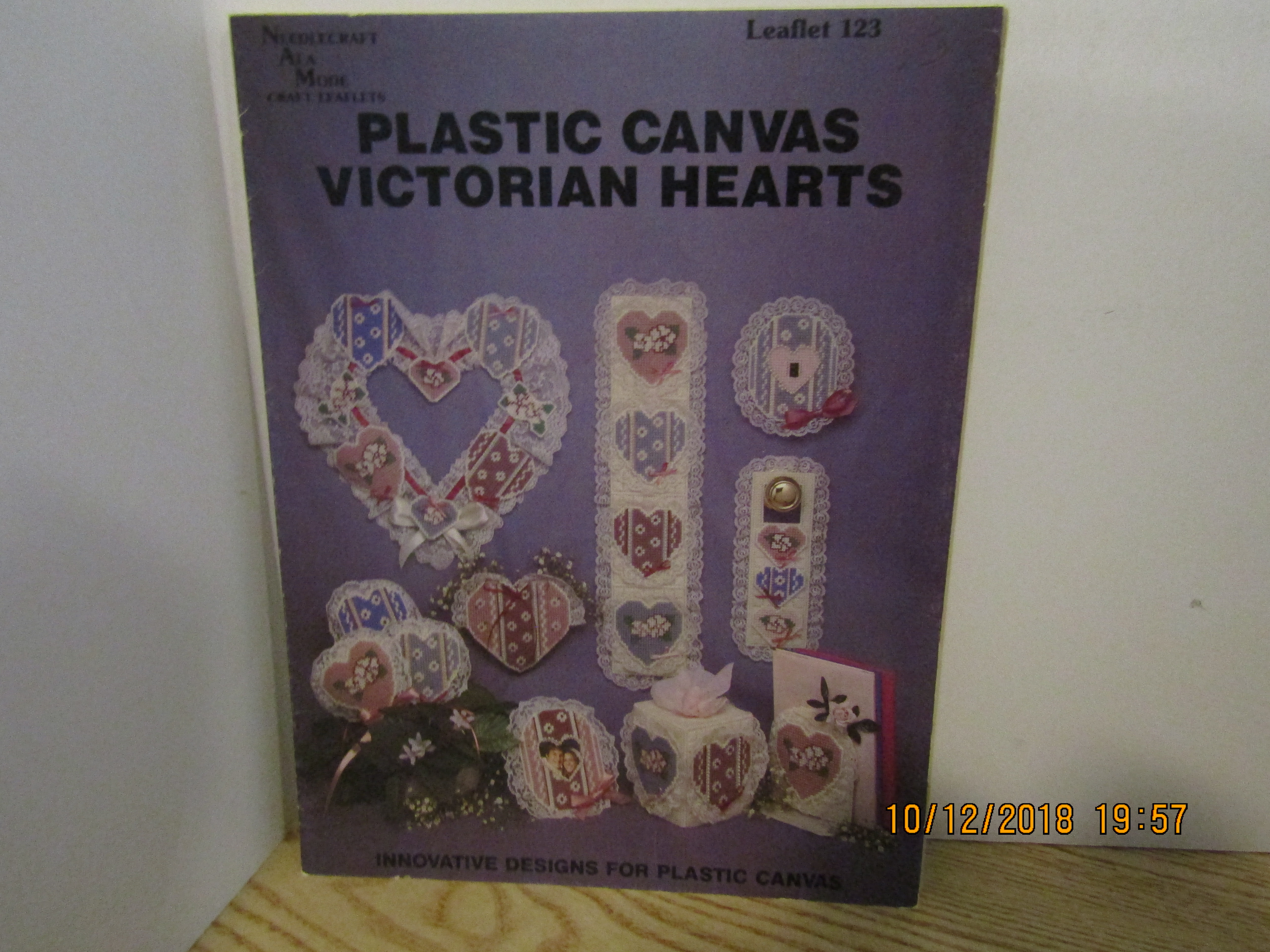Needlecraft Ala Mode PlasticCanvas Victorian Heart #123