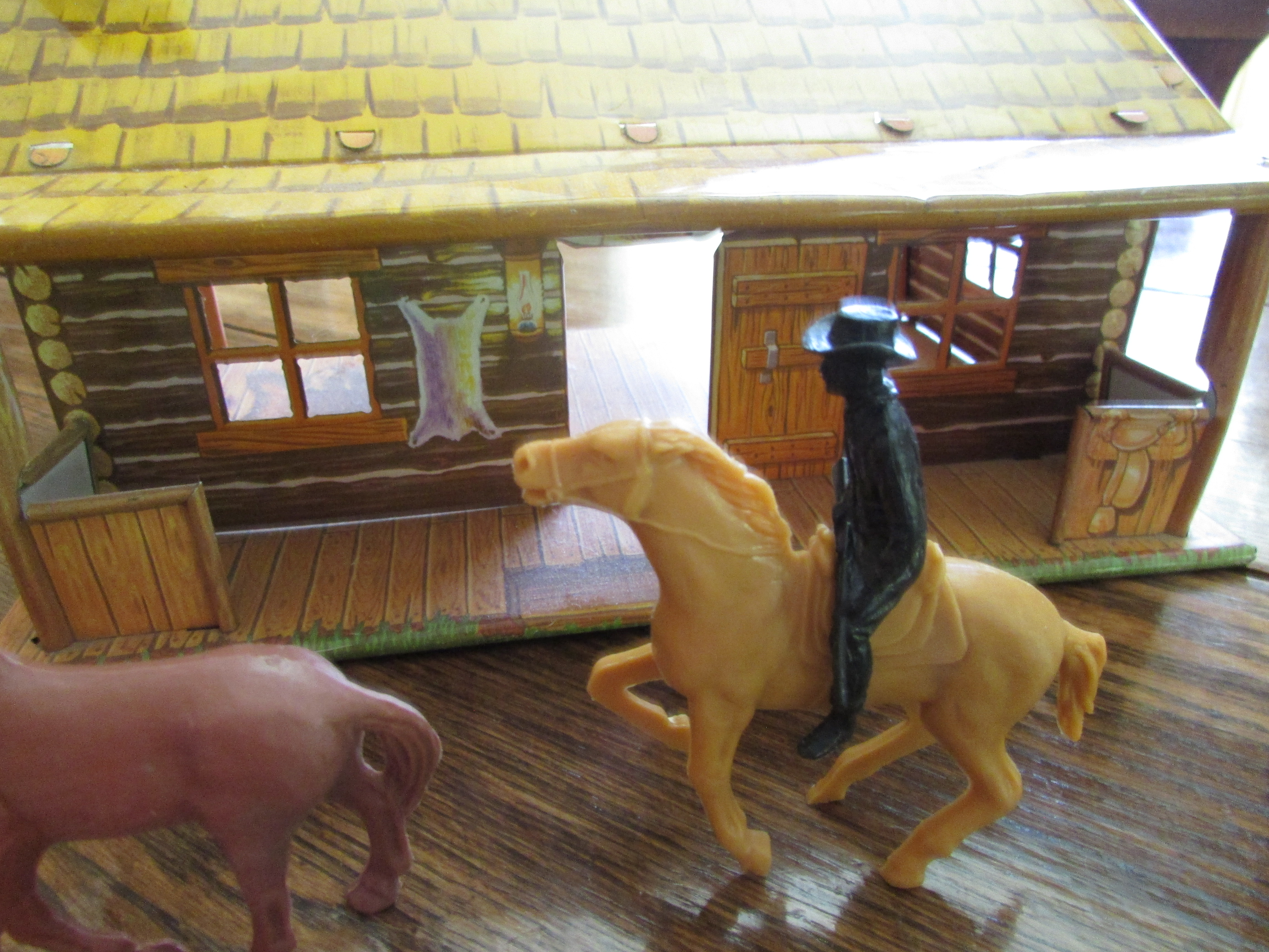 Bar M Ranch House with Action Figures