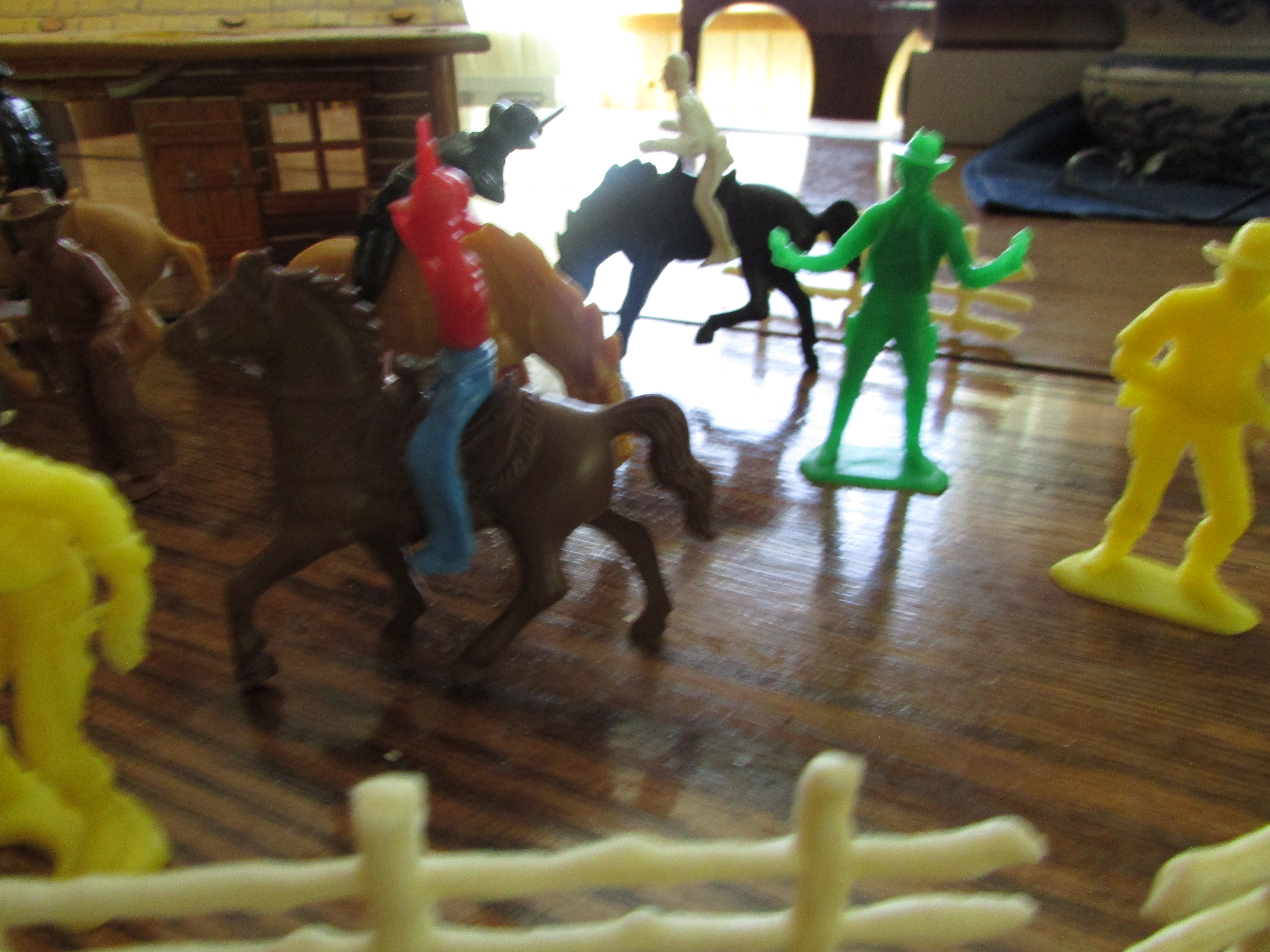 Bar M Ranch House with Action Figures