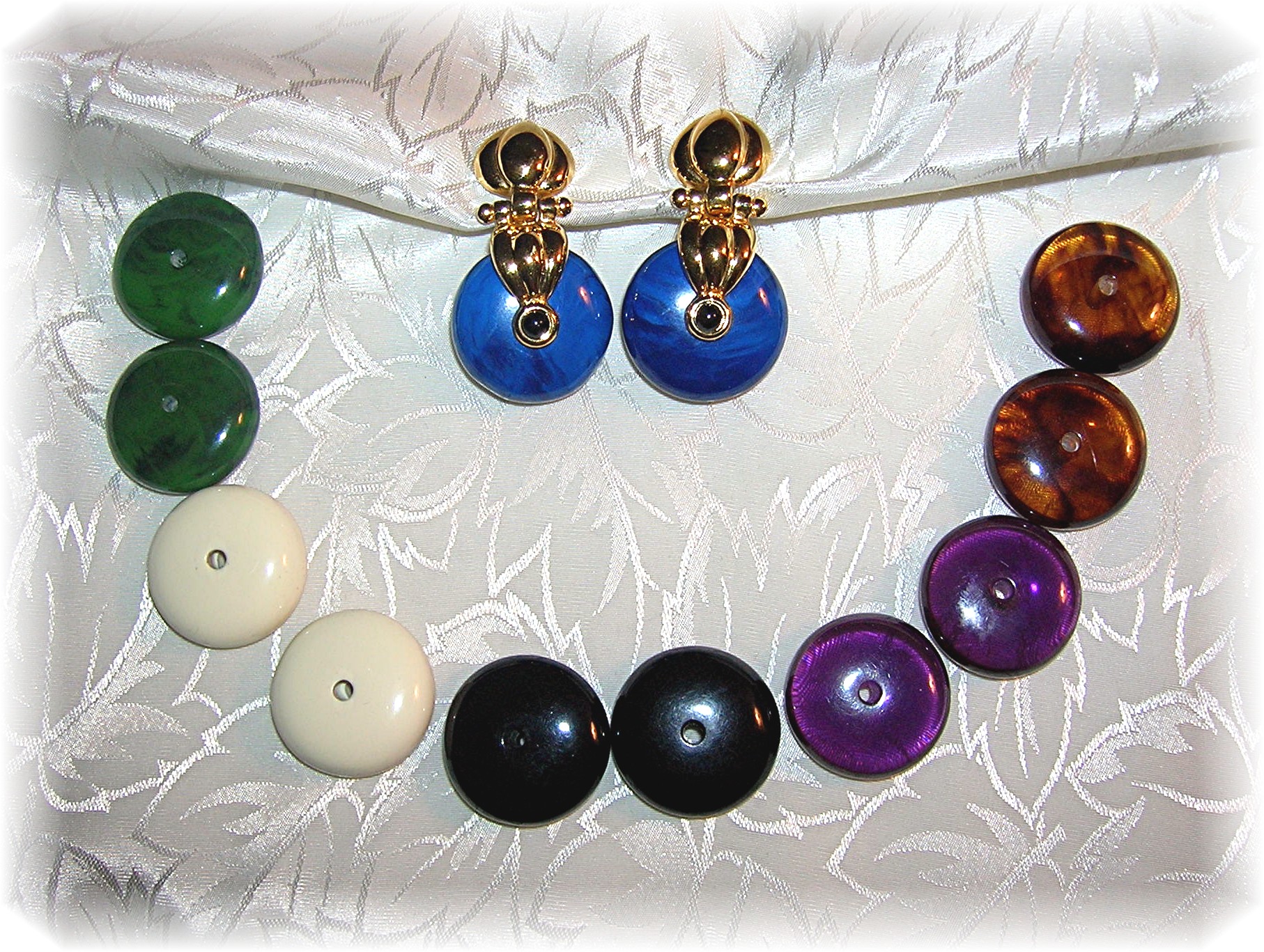 JOAN RIVERS 6 Pairs In One Clip Earrings