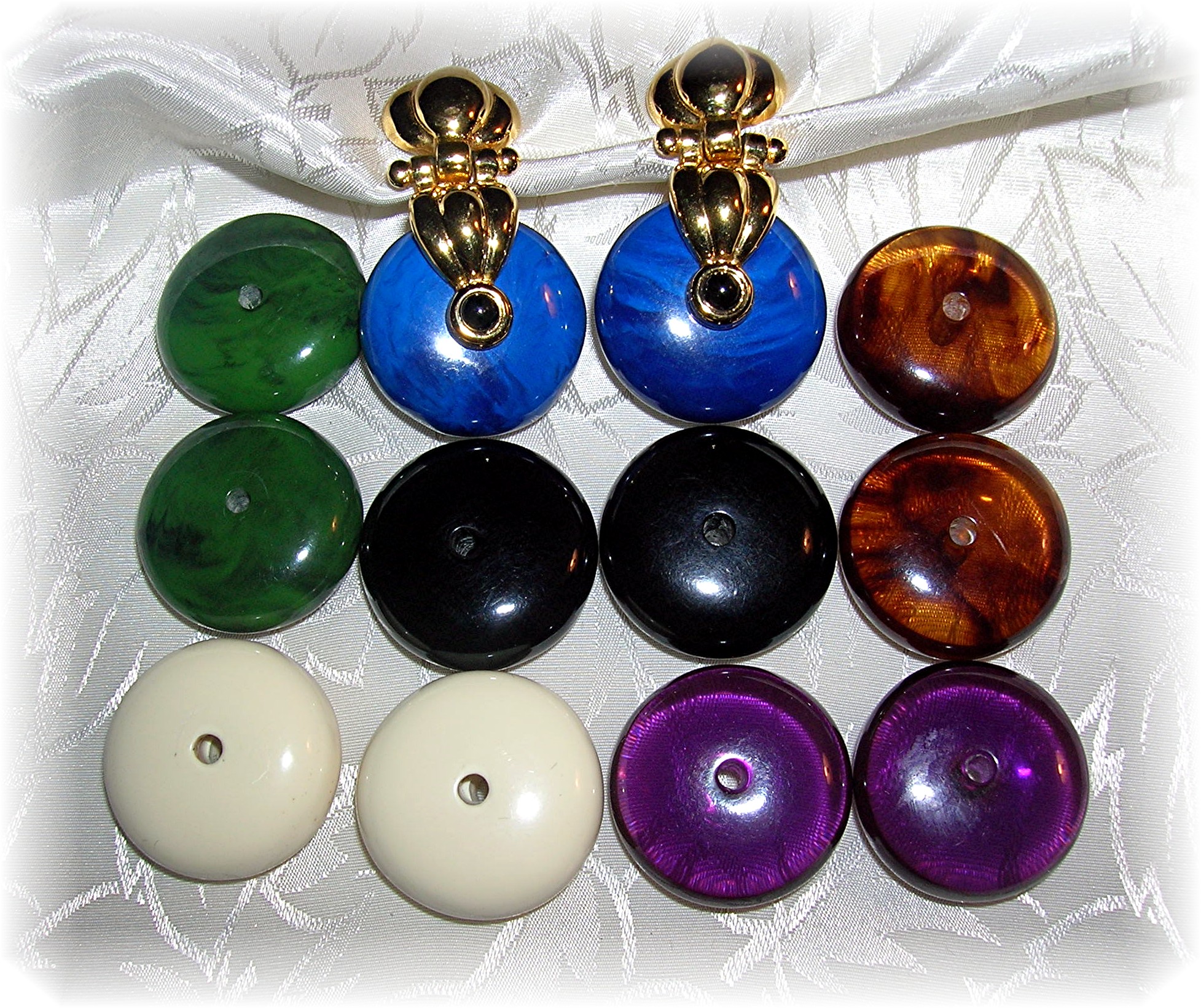 JOAN RIVERS 6 Pairs In One Clip Earrings